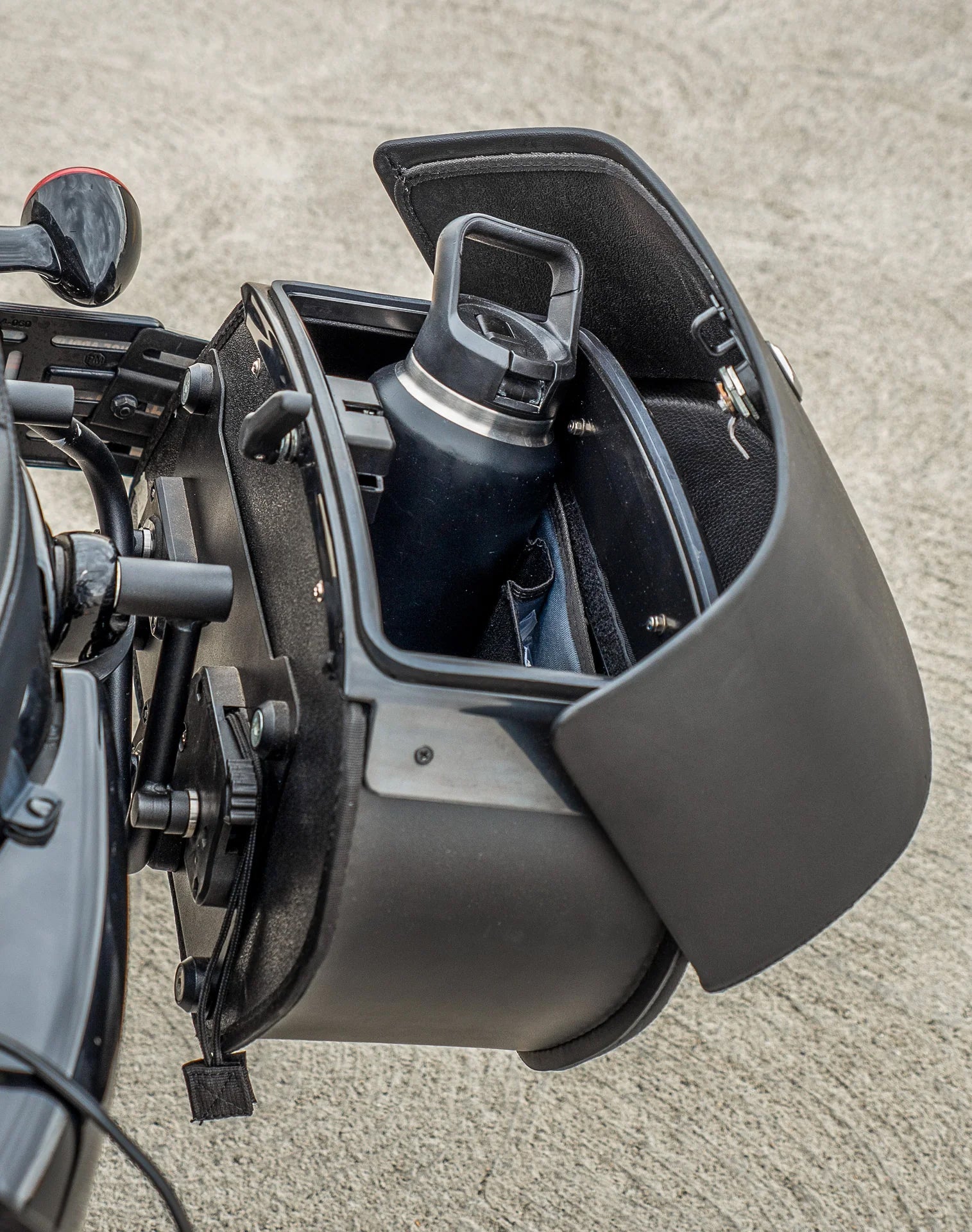 28L - Pantheon Medium Quick Mount Motocicleta Alforjas para Harley Sportster Forty Eight XL1200X/XL1200XS