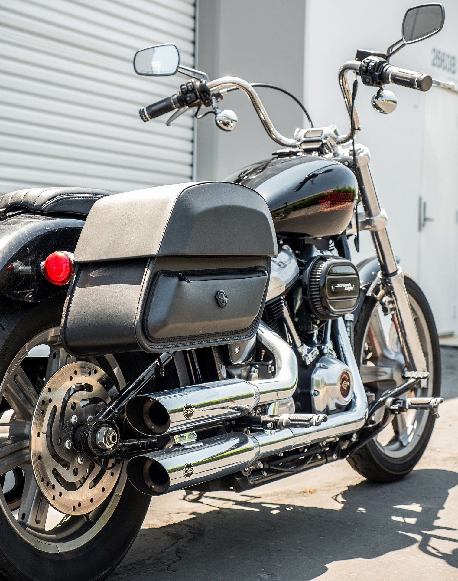 28L - Pantheon Medium Quick Mount Motocicleta Alforjas para Harley Softail Standard FXST