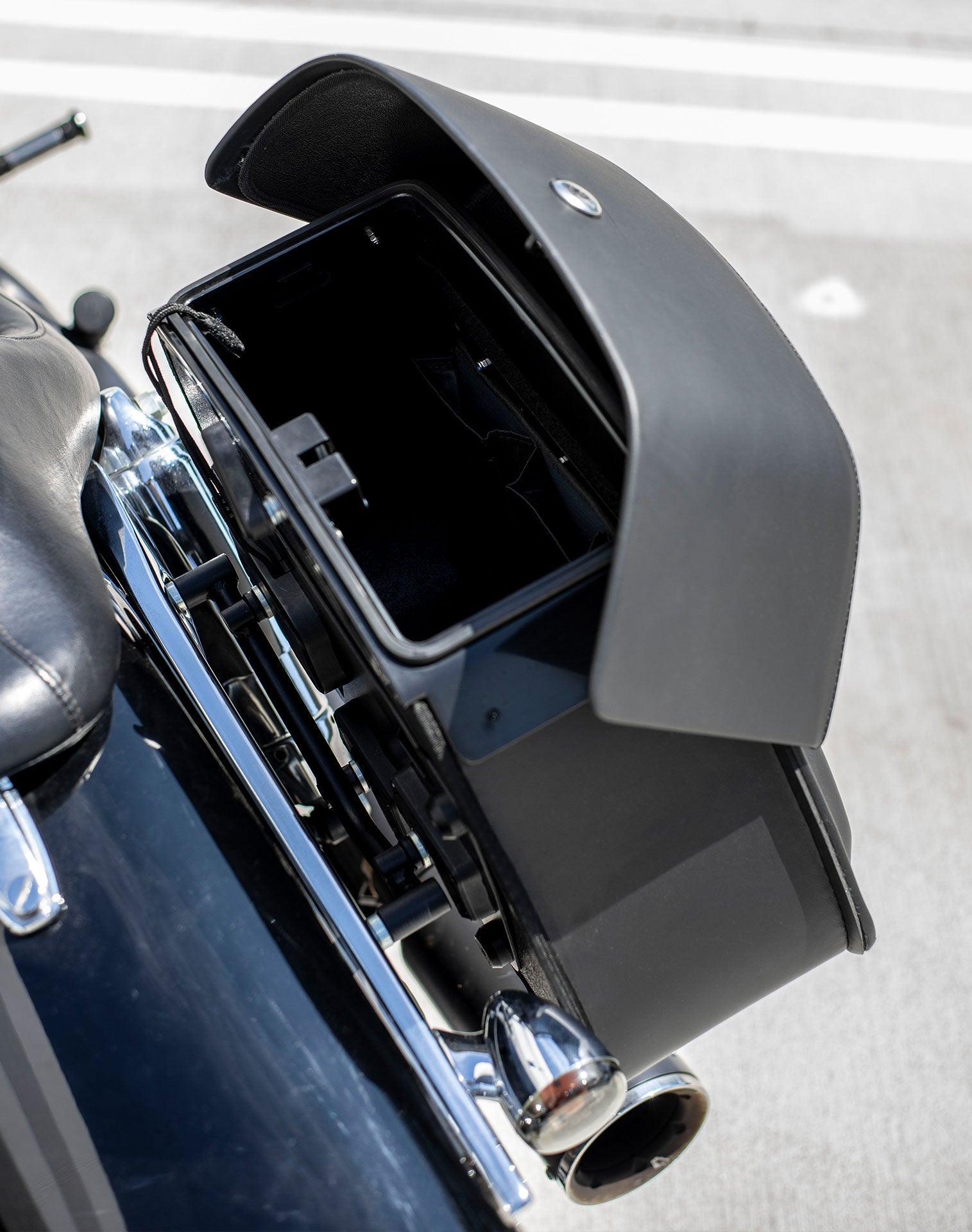 28L - Pantheon Medium Quick Mount Motocicleta Alforjas para Harley Davidson Dyna Fat Bob FXDF/SE