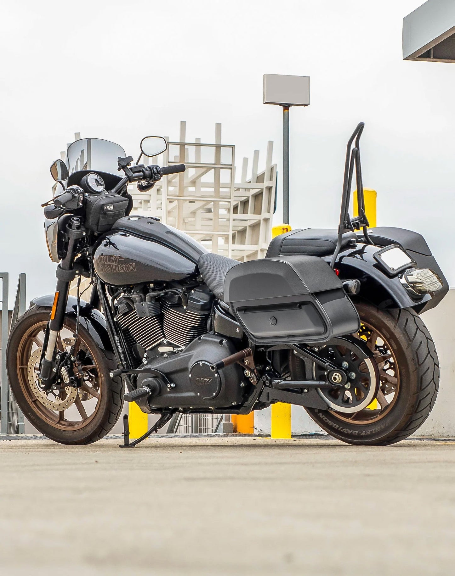 28L - Pantheon Medium Quick Mount Motocicleta Alforjas para Harley Softail Low Rider S FXLRS