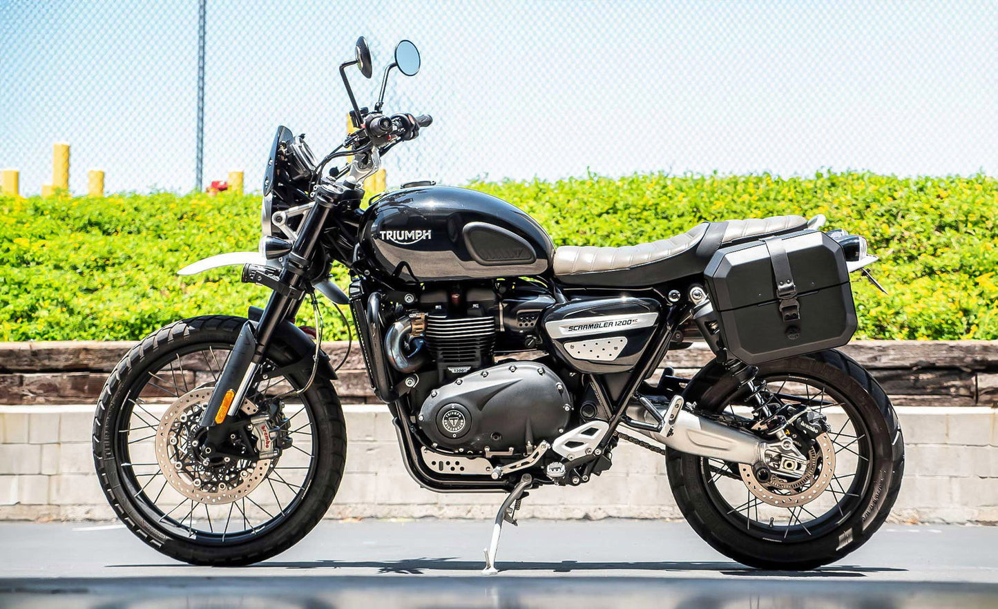 10L - Outlaw Quick Mount Small Triumph Scrambler 1200 Hard Solo Alforja (Left Only)