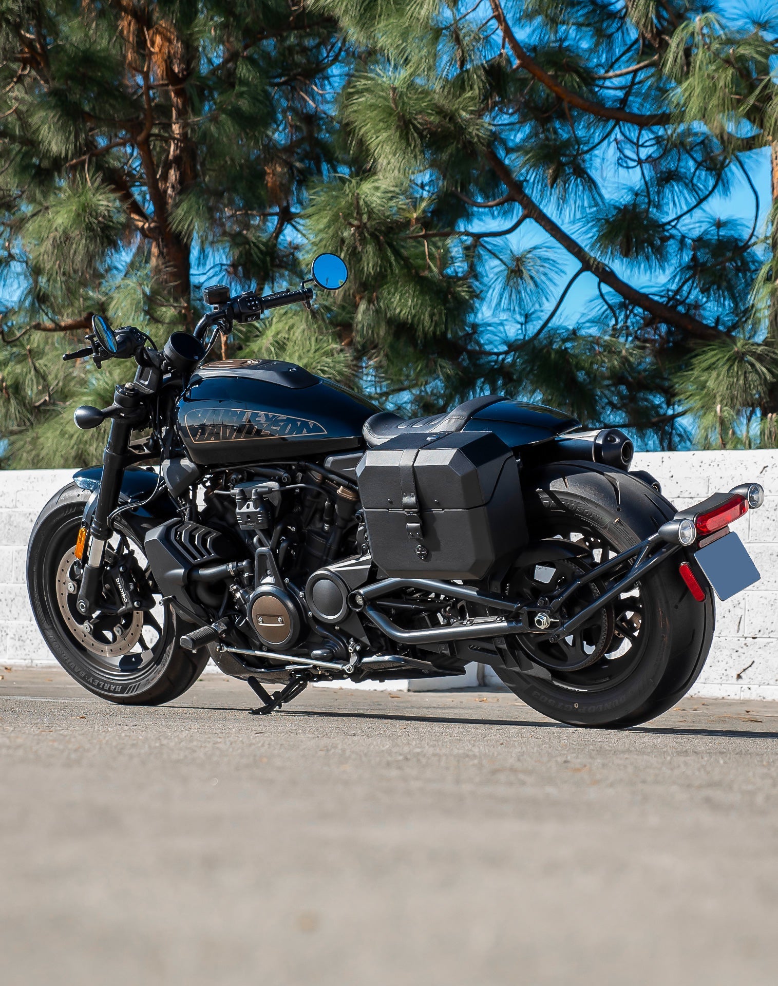 10L - Outlaw Quick Mount Small Harley Sportster S (RH1250S) Hard Solo Alforja (Left Only)