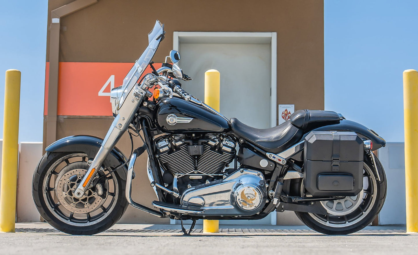 15L - Outlaw Quick Mount Medium Harley Softail Fat Boy FLFB/S Hard Solo Alforja (Left Only)