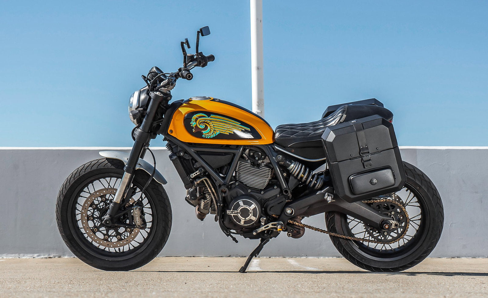 15L - Outlaw Quick Mount Medium Ducati Scrambler (2014-17) Hard Solo Alforja (Left Only)