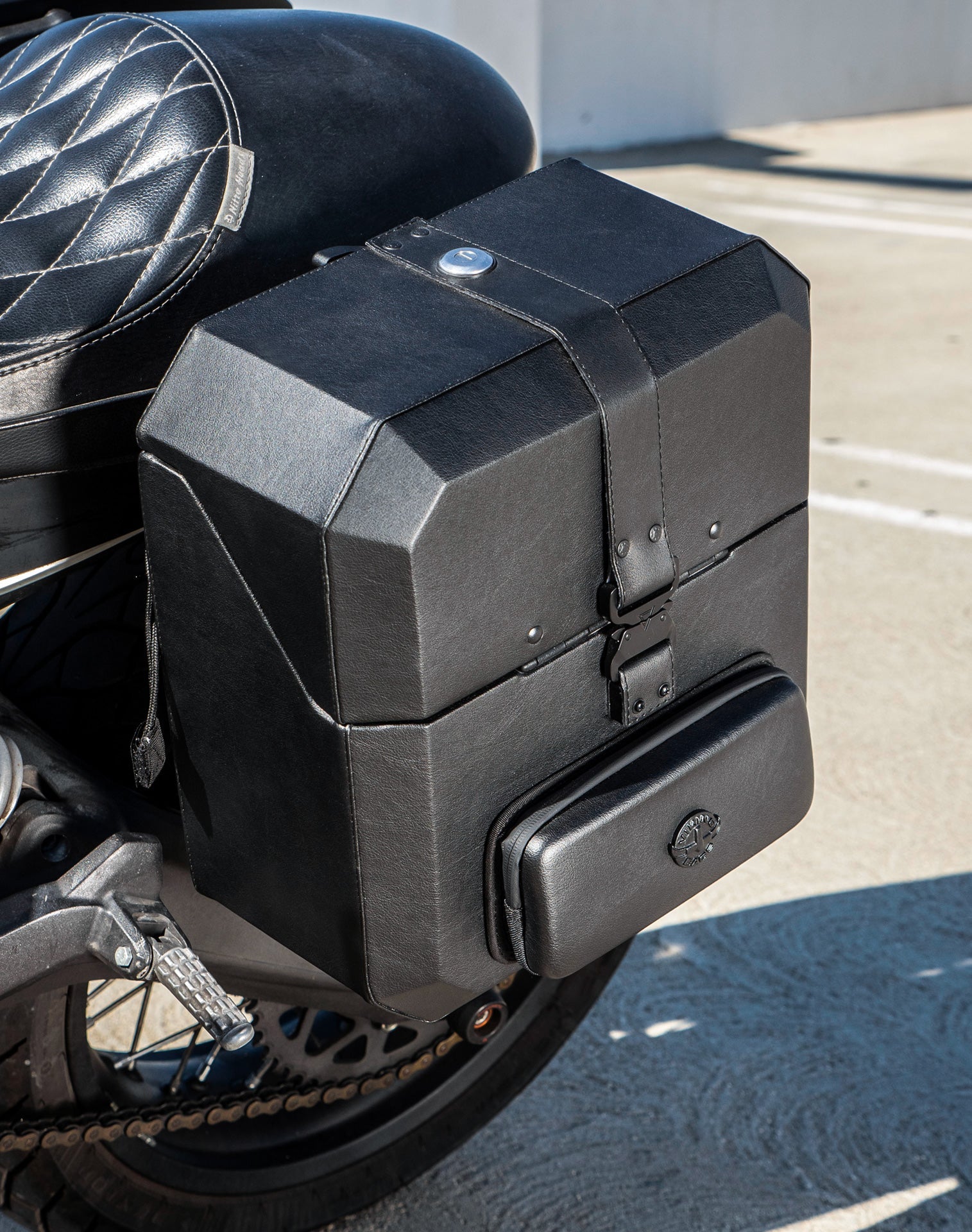 15L - Outlaw Quick Mount Medium Ducati Scrambler (2014-17) Hard Solo Alforja (Left Only)