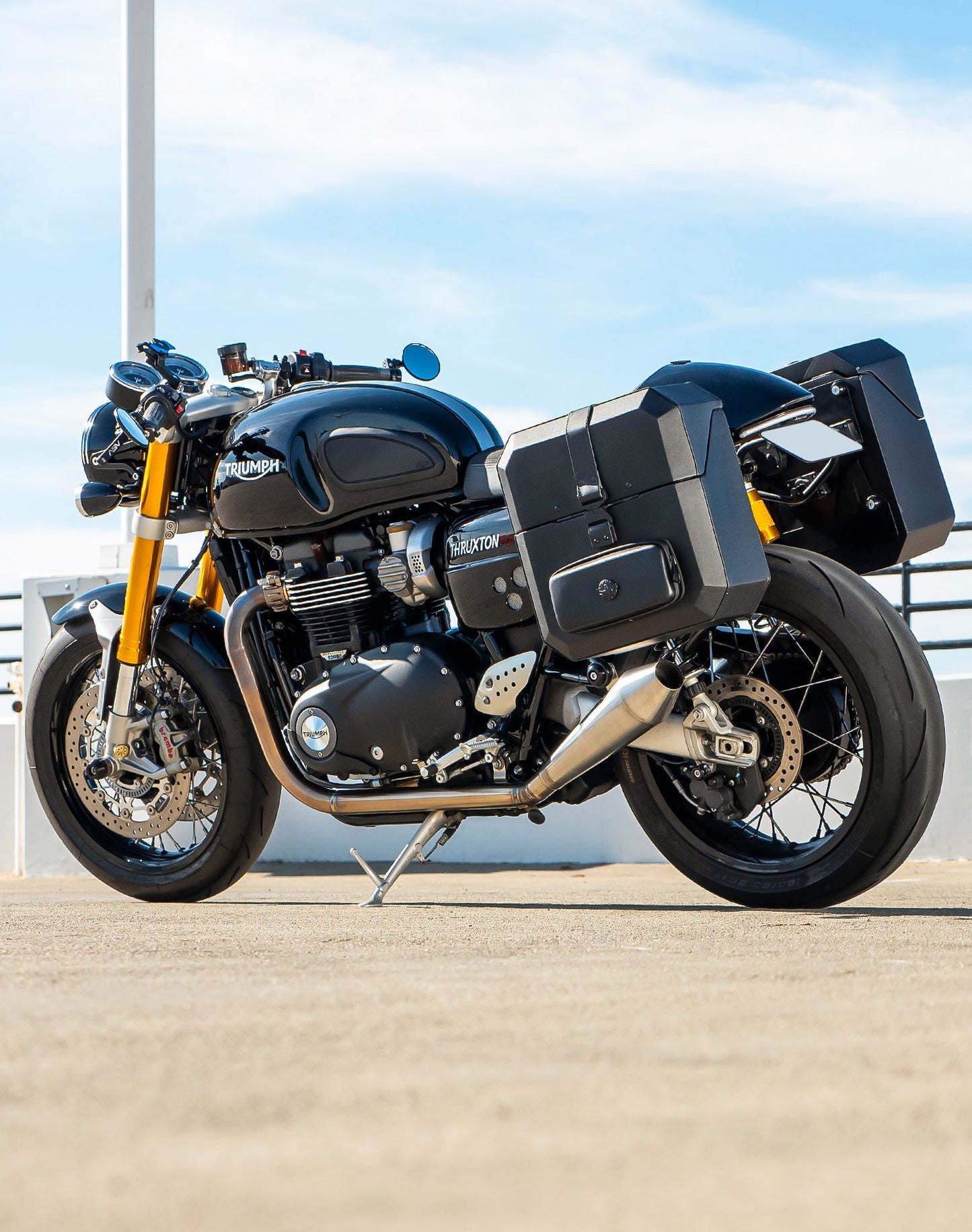 15L - Outlaw Quick Mount Medium Triumph Thruxton RS Hard Solo Alforja (Left Only)