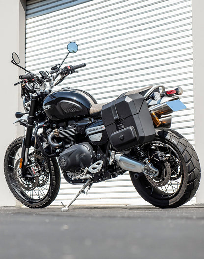 15L - Outlaw Quick Mount Medium Triumph Scrambler 1200 Hard Solo Alforja (Left Only)