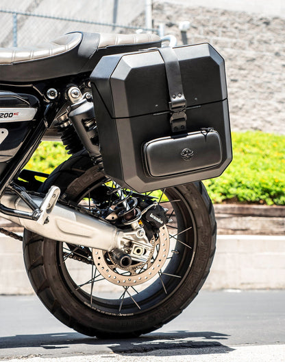 15L - Outlaw Quick Mount Medium Triumph Scrambler 1200 Hard Solo Alforja (Left Only)