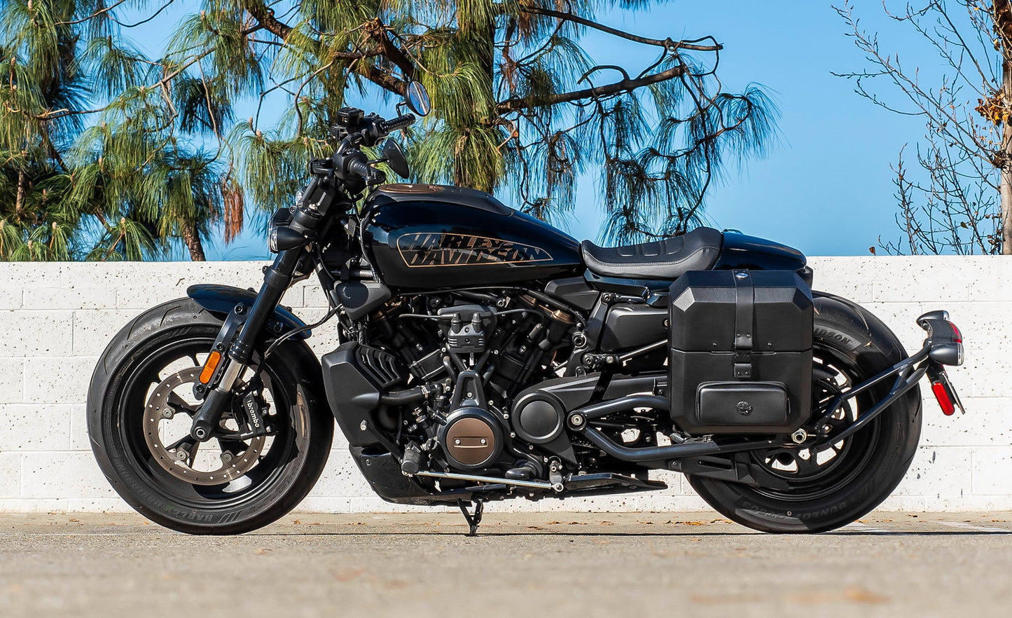 15L - Outlaw Quick Mount Medium Harley Sportster S (RH1250S) Hard Solo Alforja (Left Only)