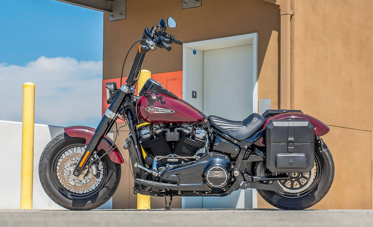 15L - Outlaw Quick Mount Medium Harley Softail Slim FLSL Hard Solo Alforja (Left Only)