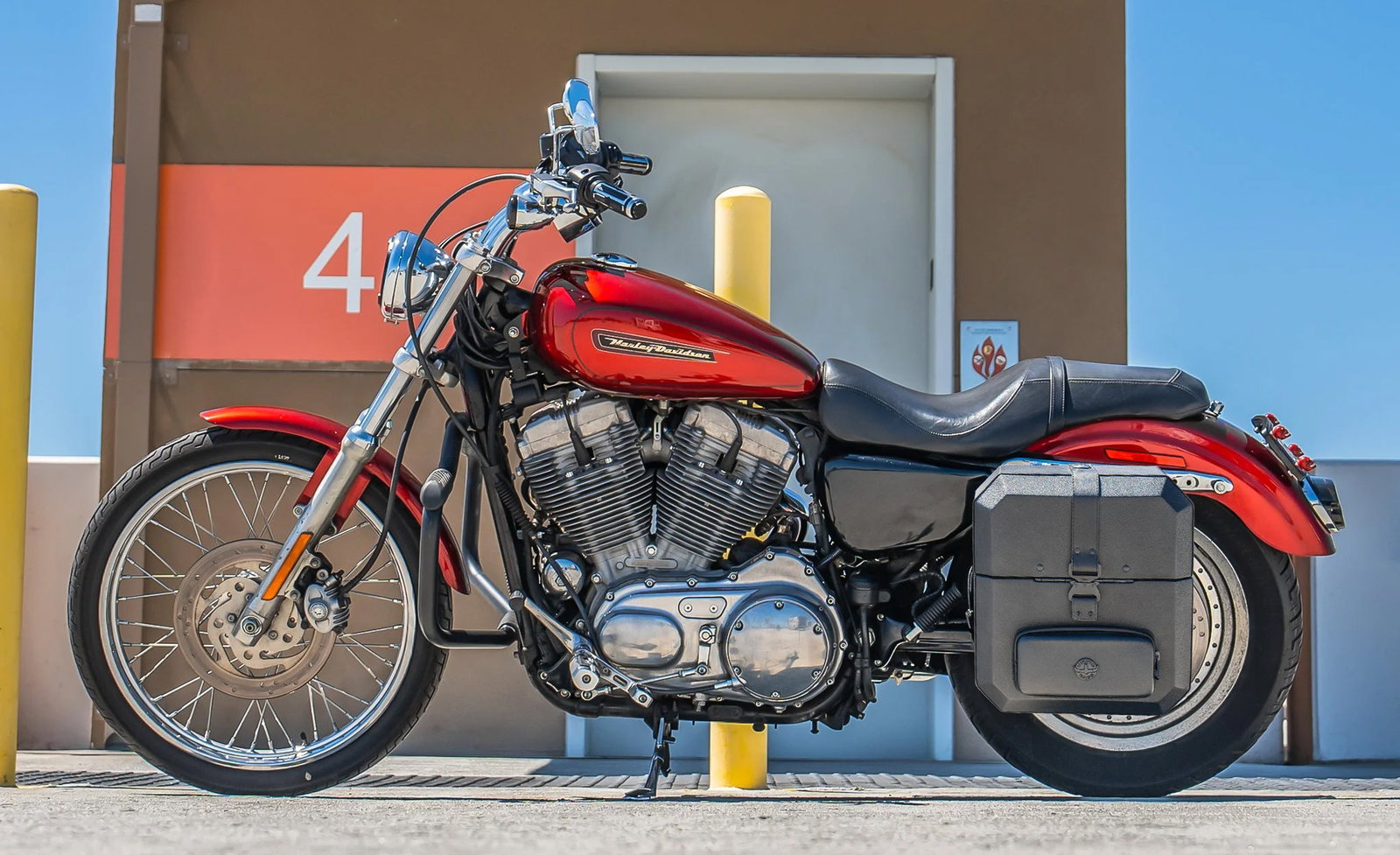 15L - Outlaw Quick Mount Medium Harley Sportster 883 Custom XL883C Hard Solo Alforja (Left Only)