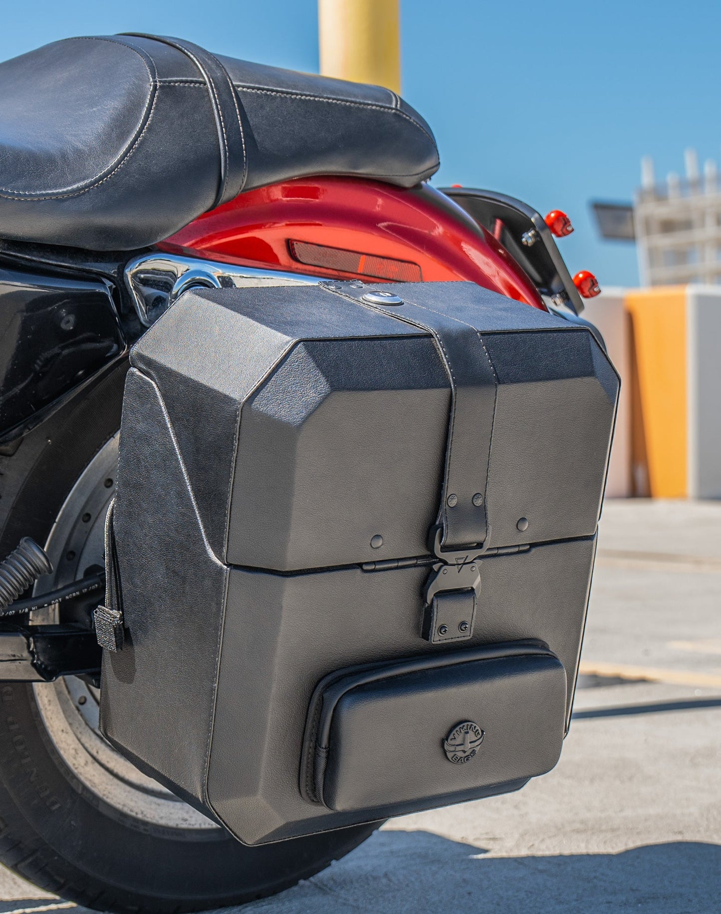15L - Outlaw Quick Mount Medium Harley Sportster 883 Custom XL883C Hard Solo Alforja (Left Only)