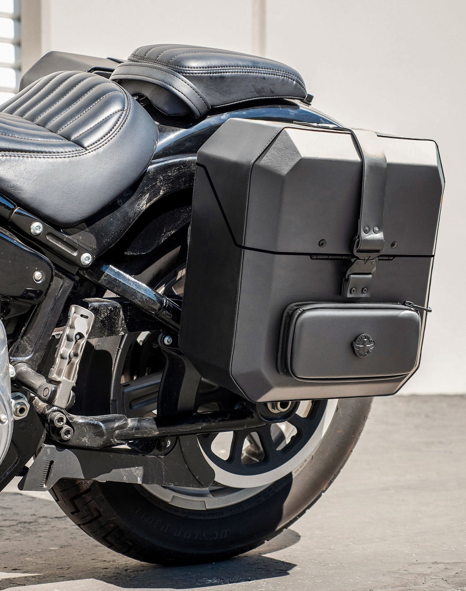 15L - Outlaw Quick Mount Medium Harley Softail Standard FXST Hard Solo Alforja (Left Only)