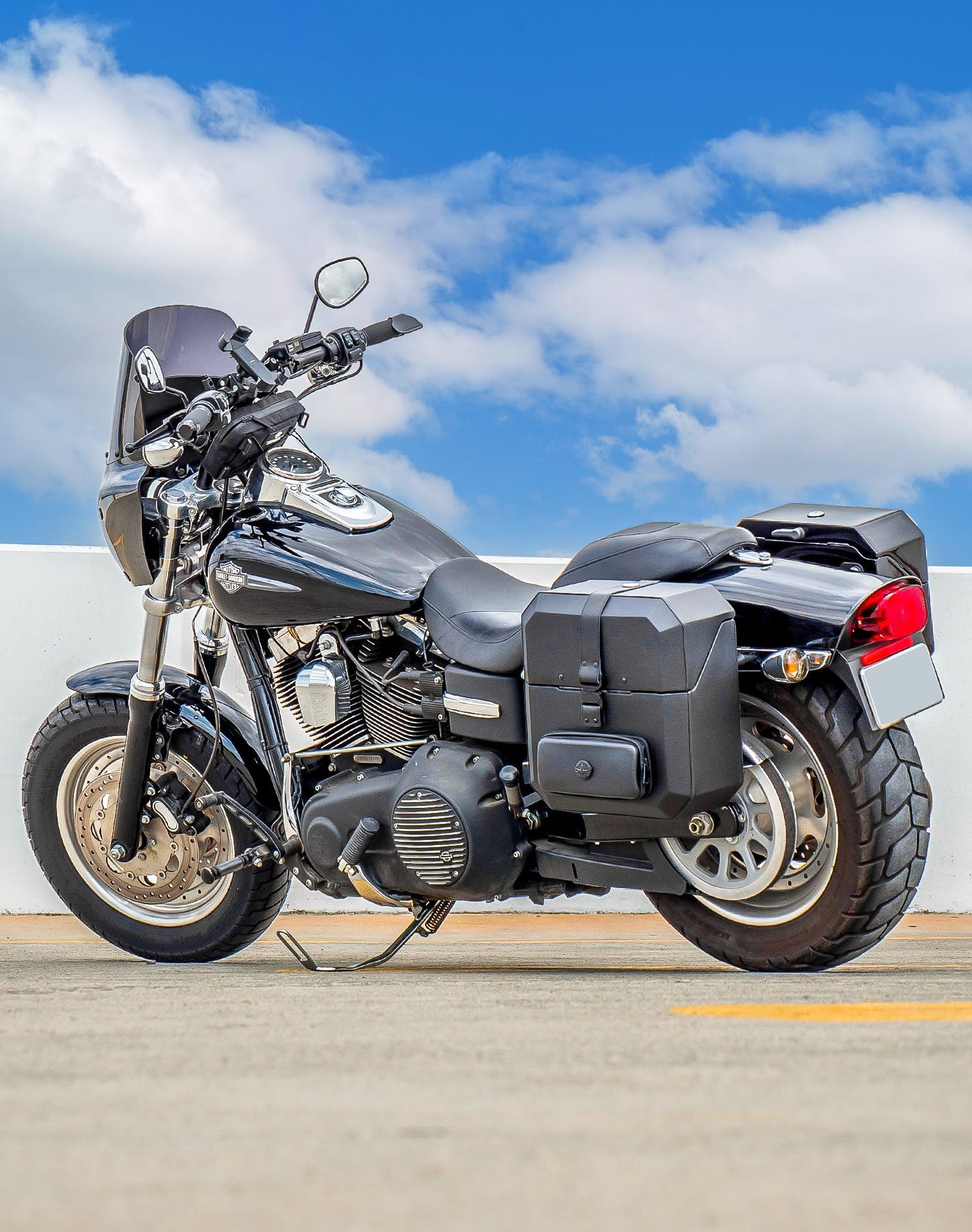 15L - Outlaw Quick Mount Medium Harley Dyna Fat Bob FXDF Hard Solo Alforja (Left Only)
