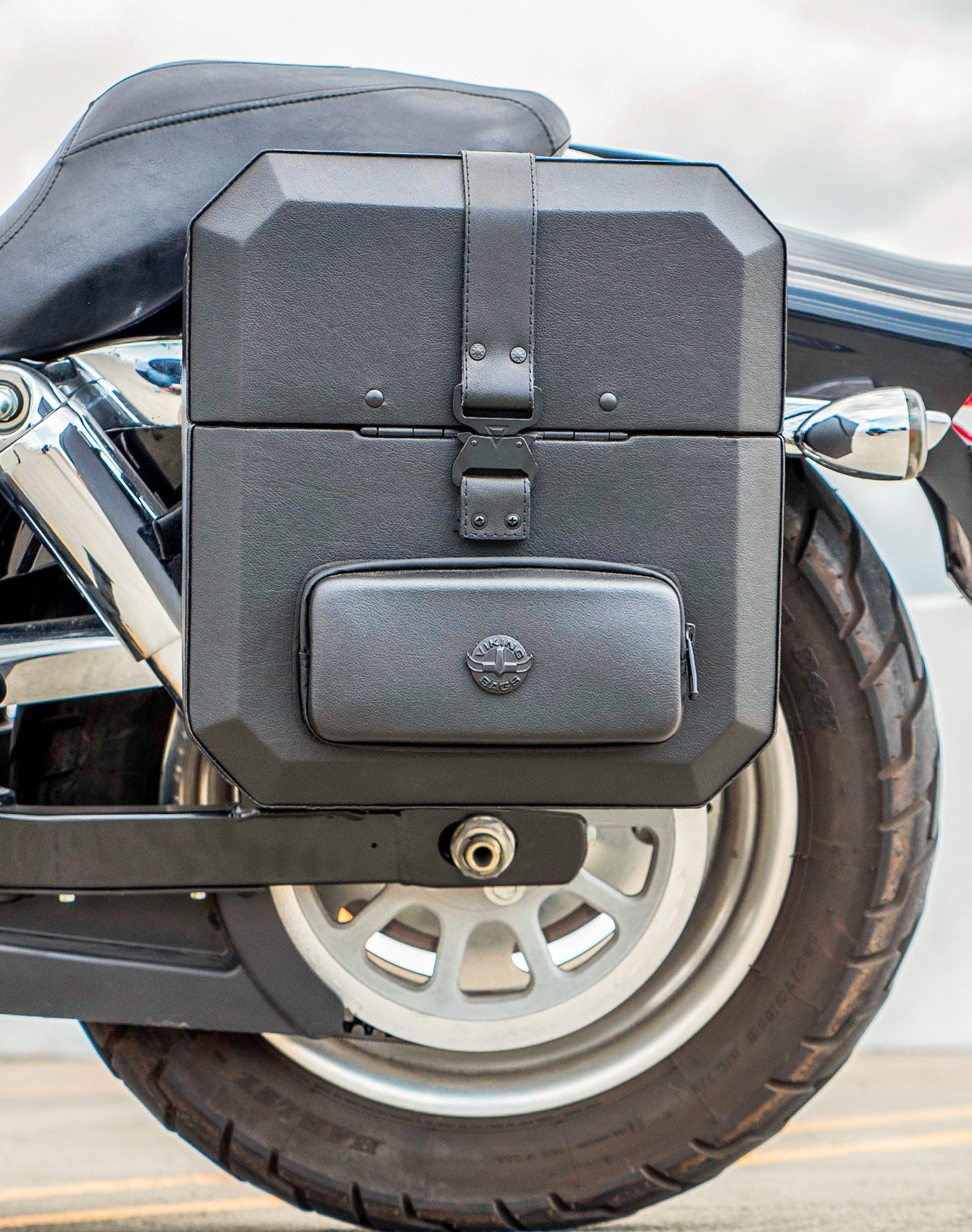 15L - Outlaw Quick Mount Medium Harley Dyna Fat Bob FXDF Hard Solo Alforja (Left Only)