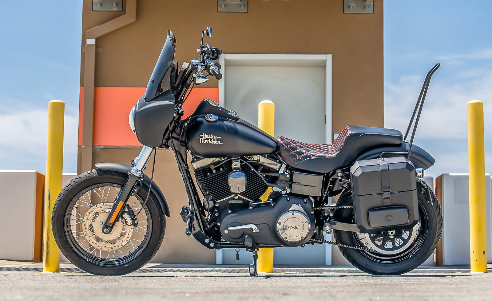 15L - Outlaw Quick Mount Medium Harley Dyna Street Bob FXDB Hard Solo Alforja (Left Only)