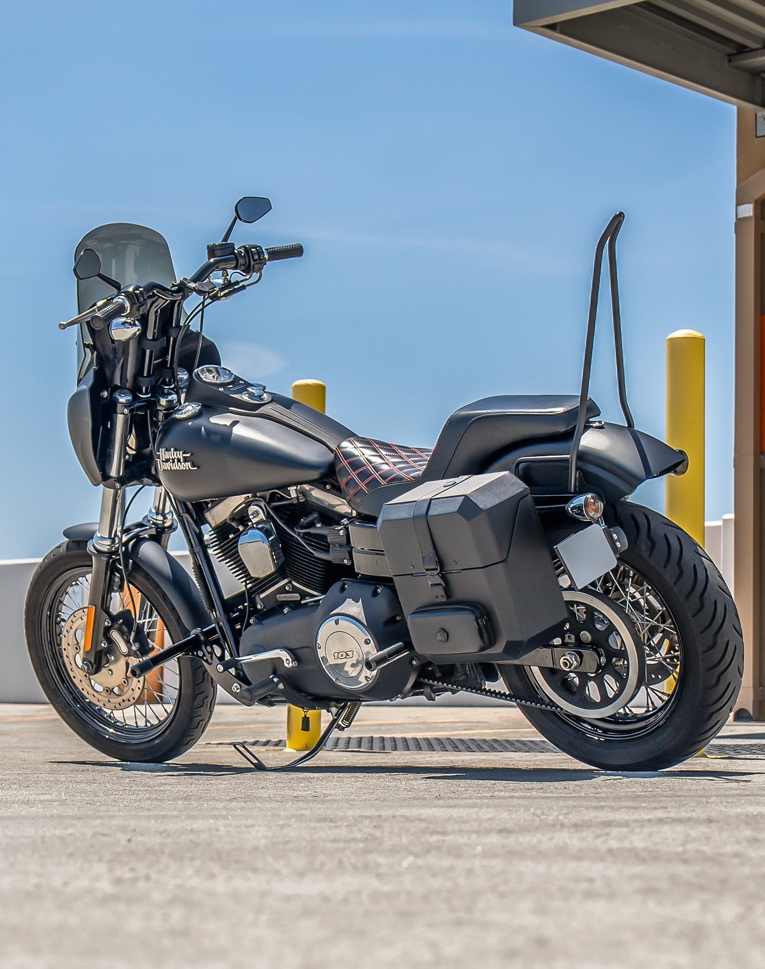 15L - Outlaw Quick Mount Medium Harley Dyna Street Bob FXDB Hard Solo Alforja (Left Only)