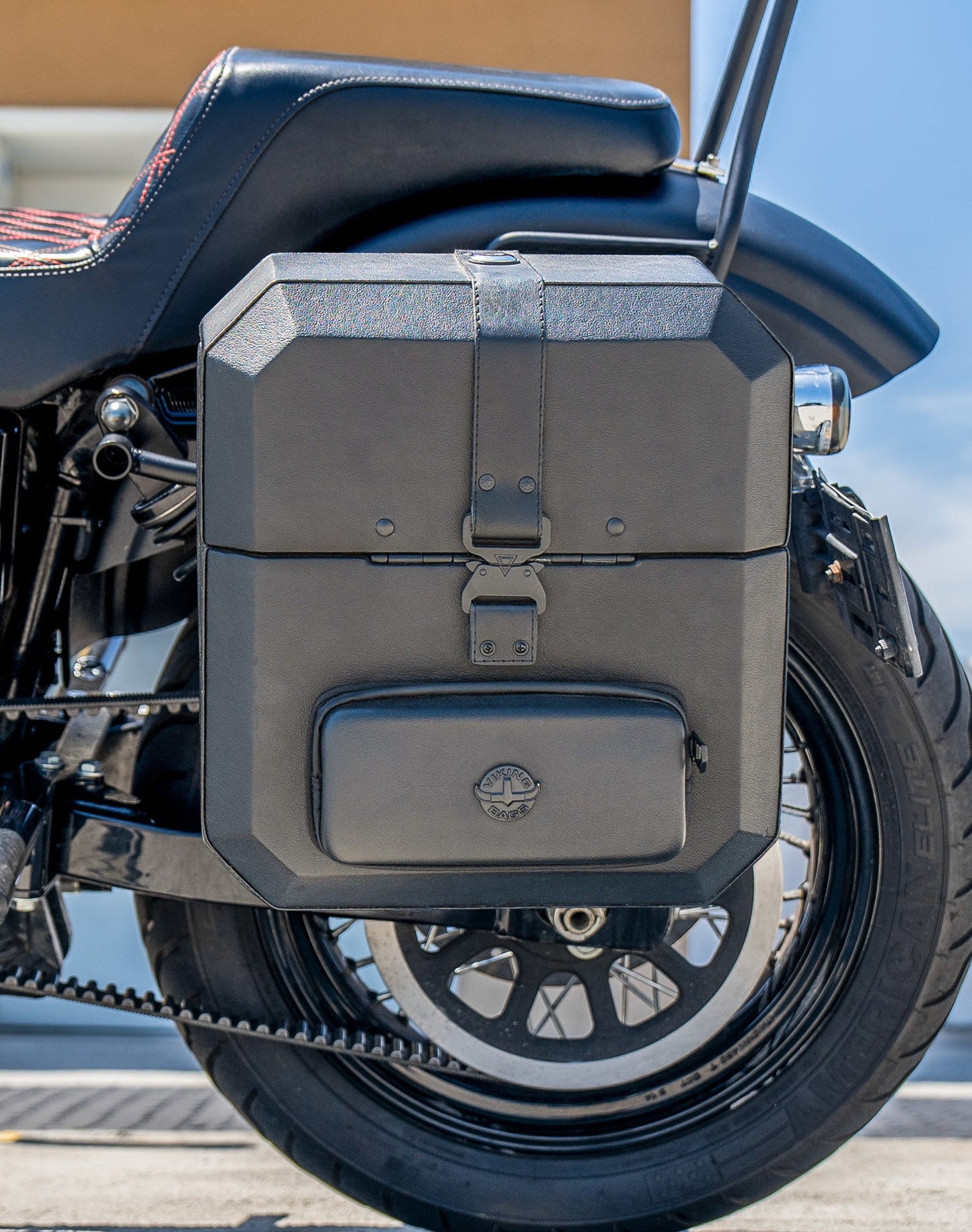 15L - Outlaw Quick Mount Medium Harley Dyna Street Bob FXDB Hard Solo Alforja (Left Only)