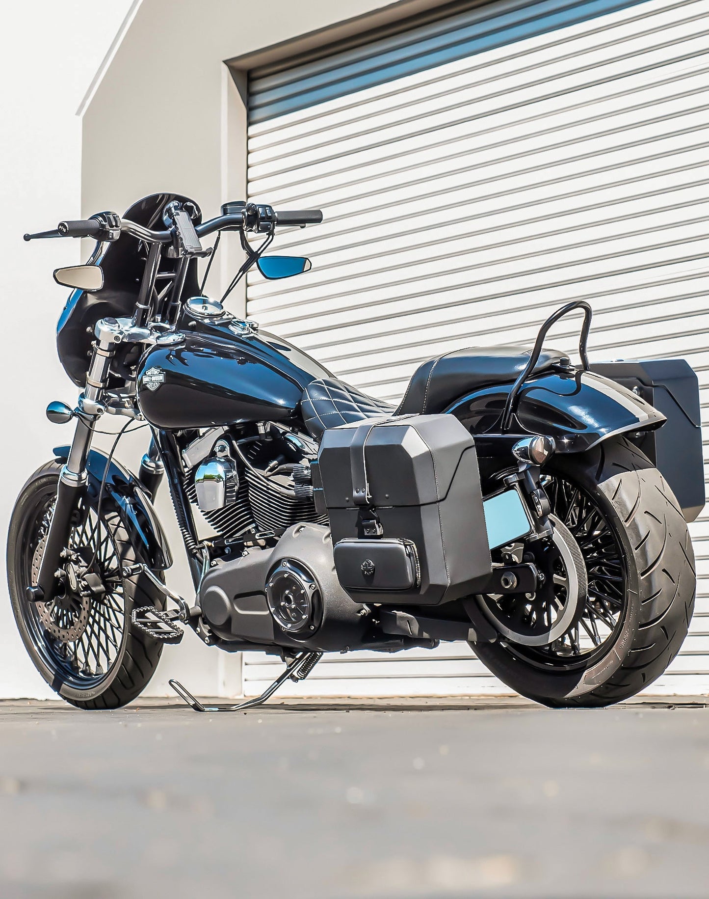 15L - Outlaw Quick Mount Medium Harley Dyna Wide Glide FXDWG Hard Solo Alforja (Left Only)