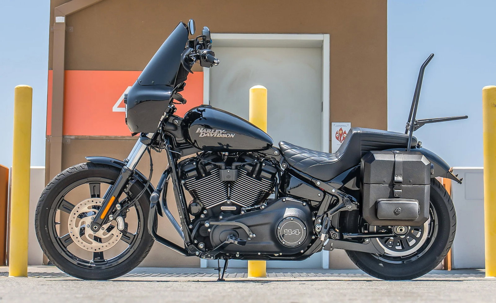 15L - Outlaw Quick Mount Medium Harley Softail Street Bob Hard Solo Alforja (Left Only)