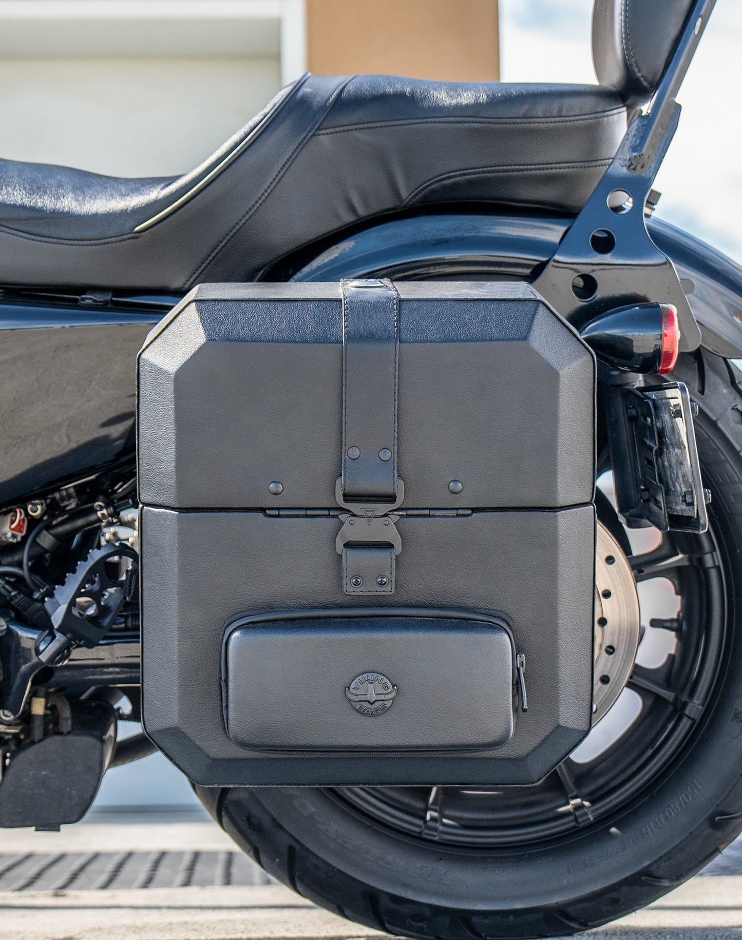 15L - Outlaw Quick Mount Medium Harley Sportster Iron 1200 XL1200NS Hard Solo Alforja (Left Only)