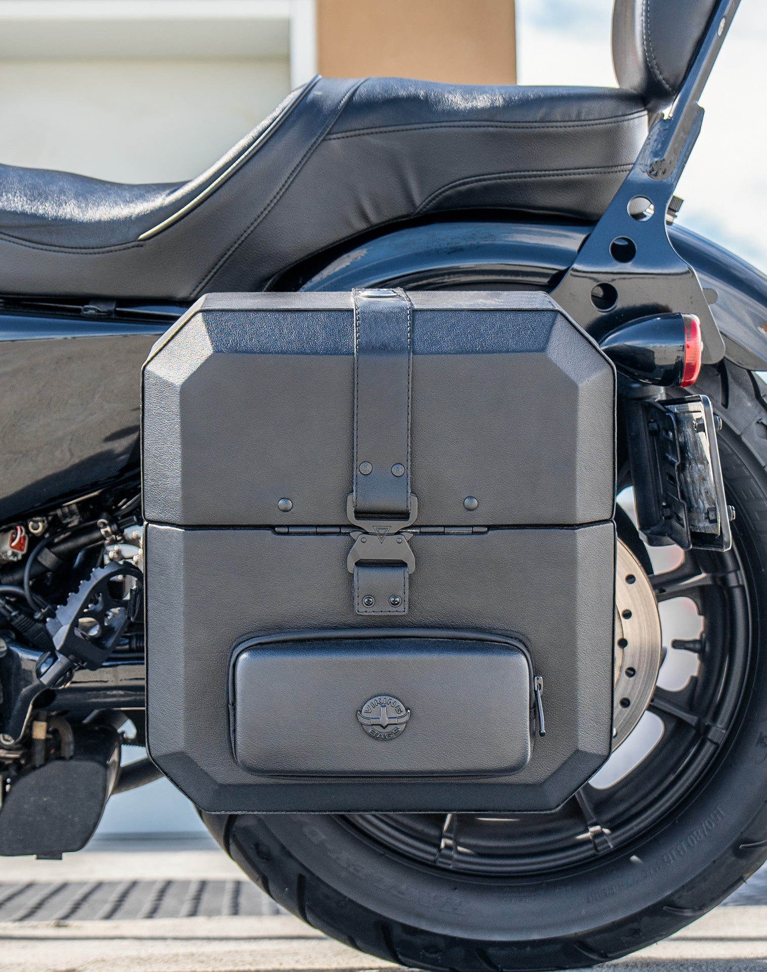 15L - Outlaw Quick Mount Medium Harley Sportster Iron 1200 XL1200NS Hard Solo Alforja (Left Only)