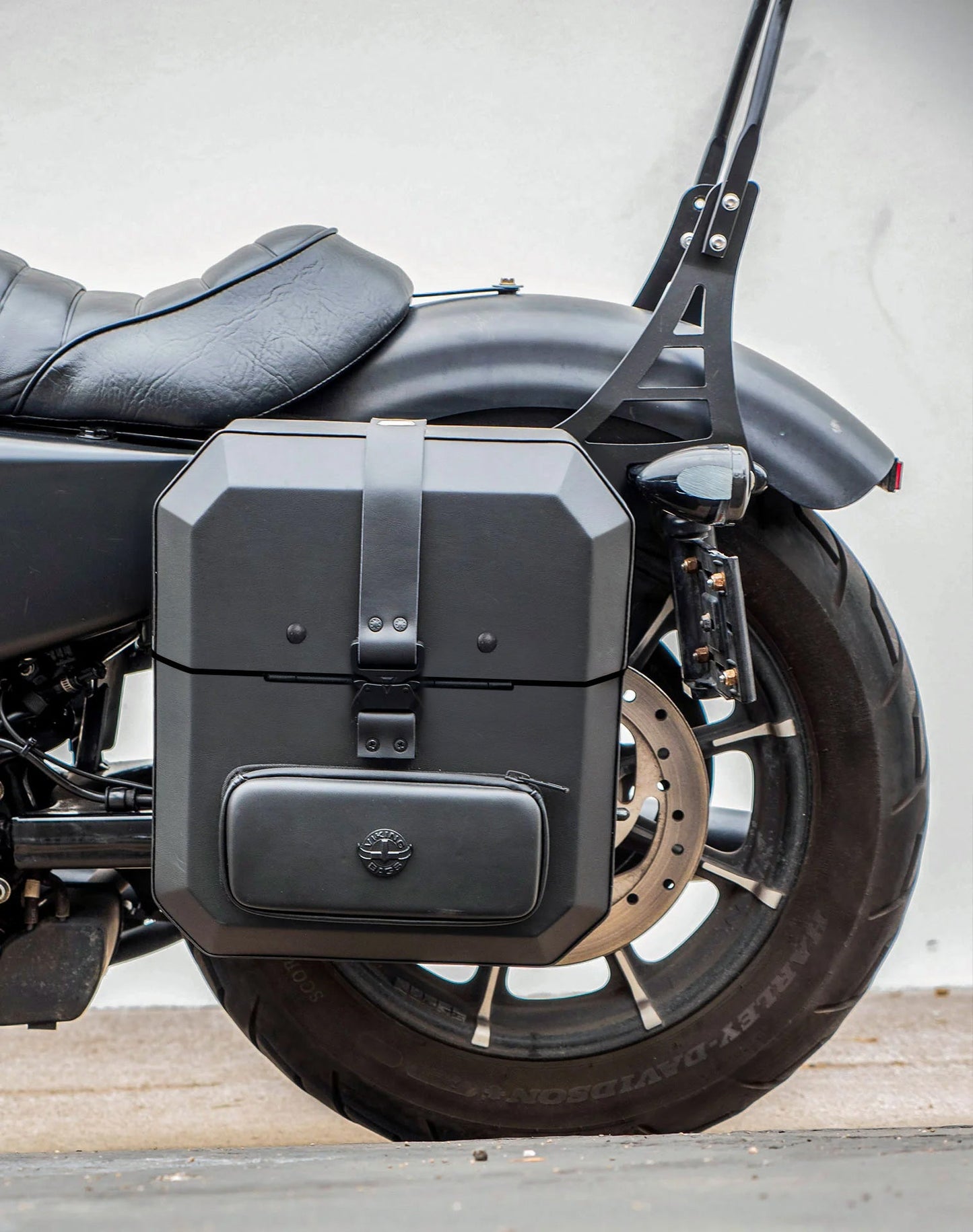 15L - Outlaw Quick Mount Medium Harley Sportster 883 Iron XL883N Hard Solo Alforja (Left Only)