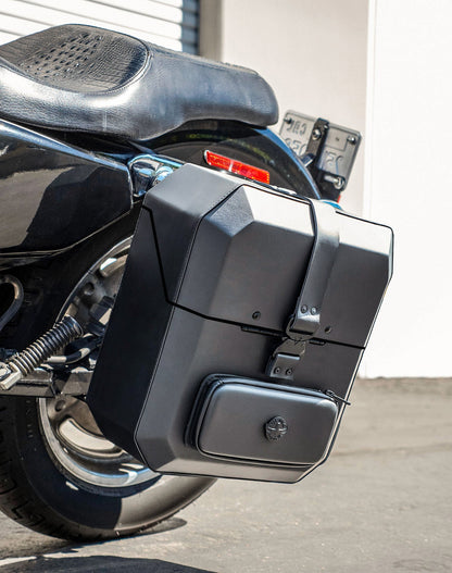 15L - Outlaw Quick Mount Medium Harley Sportster 1200 Custom XL1200C Hard Solo Alforja (Left Only)