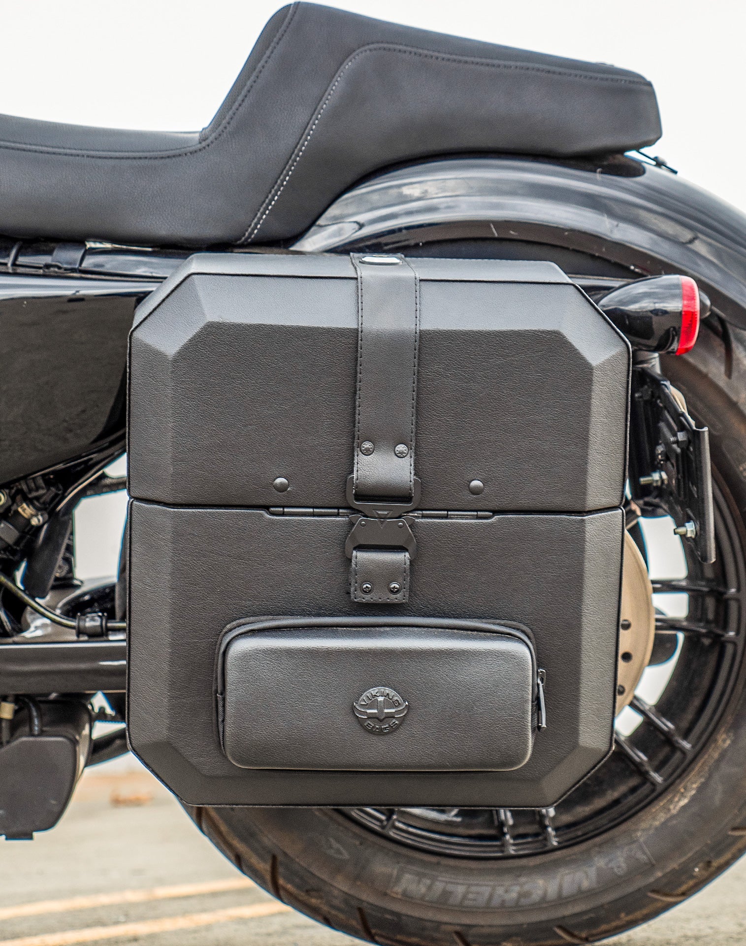 15L - Outlaw Quick Mount Medium Harley Sportster Forty Eight 48 XL1200X Hard Solo Alforja (Left Only)
