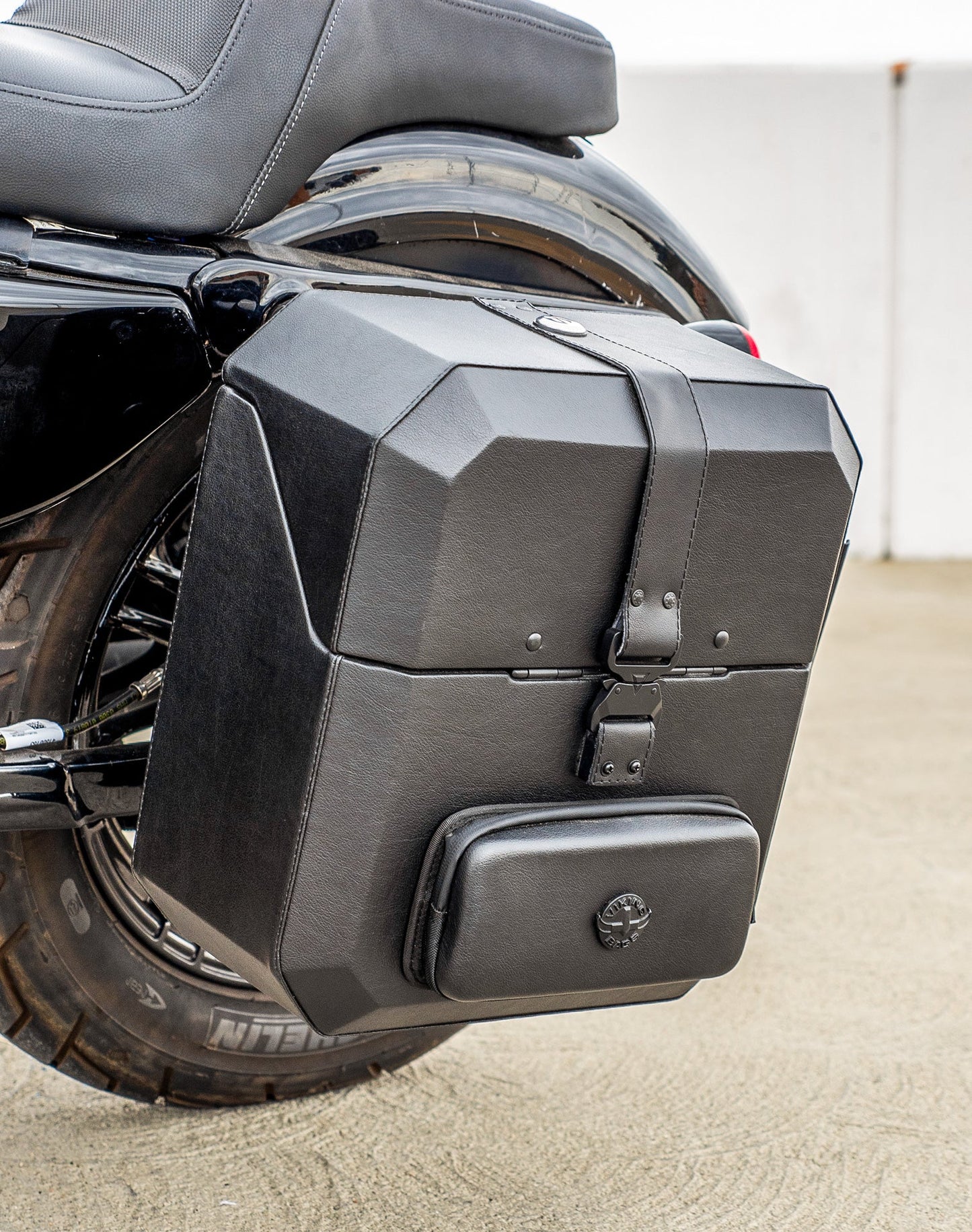 15L - Outlaw Quick Mount Medium Harley Sportster Forty Eight 48 XL1200X Hard Solo Alforja (Left Only)