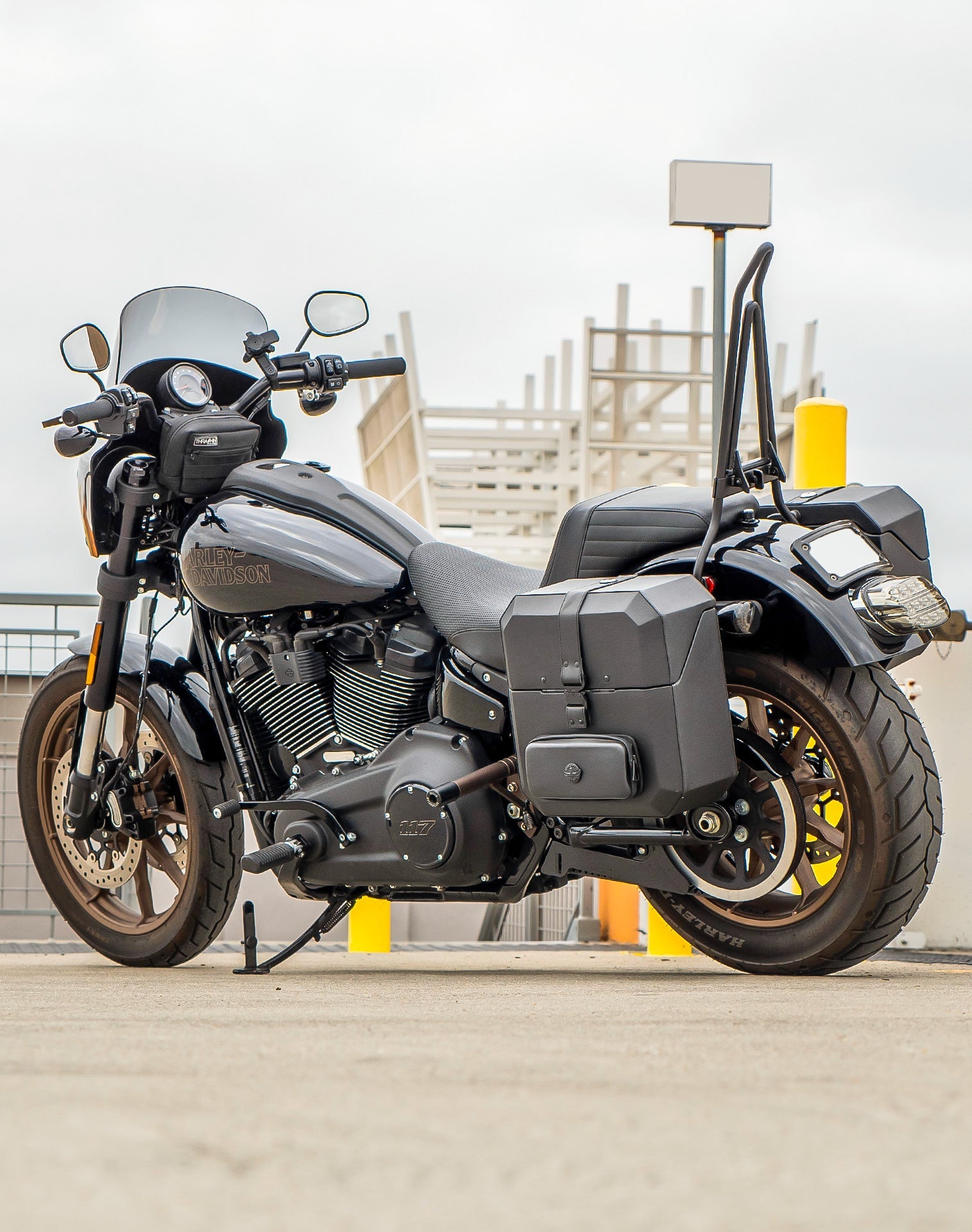 15L - Outlaw Quick Mount Medium Harley Softail Low Rider S FXLRS Hard Solo Alforja (Left Only)