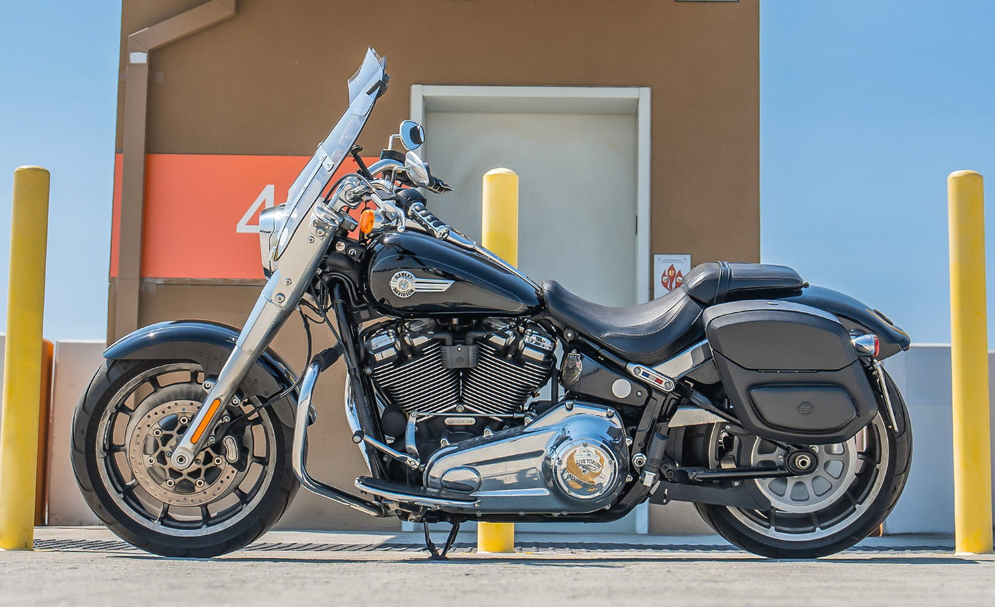 12L - Ironclad Quick Mount Medium Harley Softail Fat Boy FLFB/S Hard Solo Alforja (Left Only)