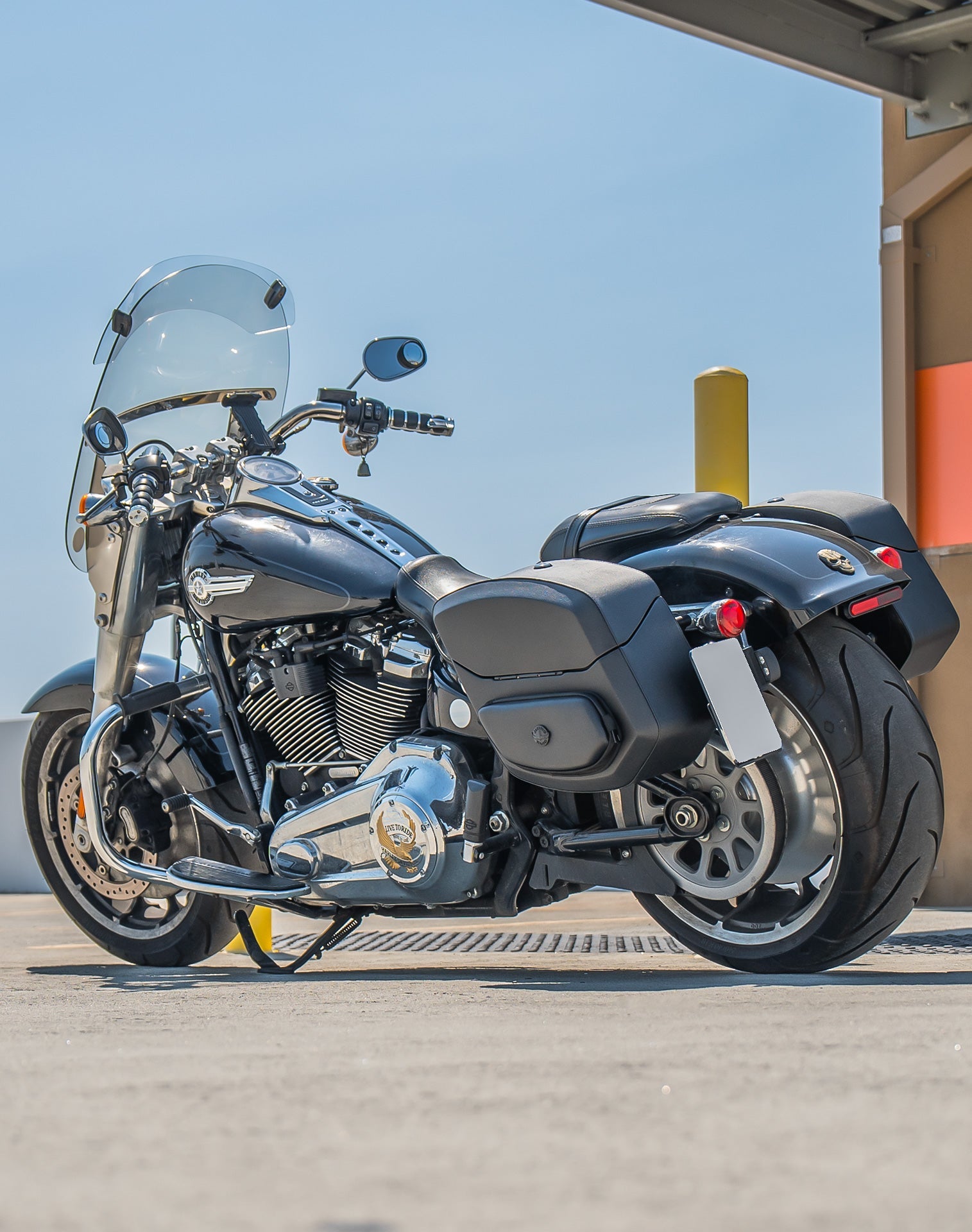 12L - Ironclad Quick Mount Medium Harley Softail Fat Boy FLFB/S Hard Solo Alforja (Left Only)