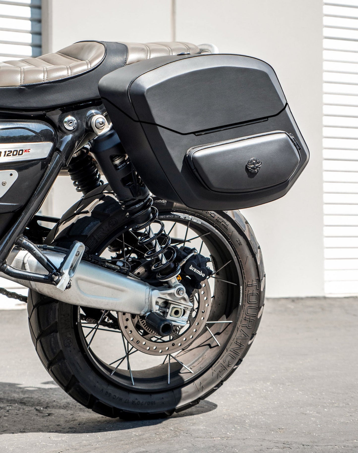12L - Ironclad Quick Mount Medium Triumph Scrambler 1200 Hard Solo Alforja (Left Only)