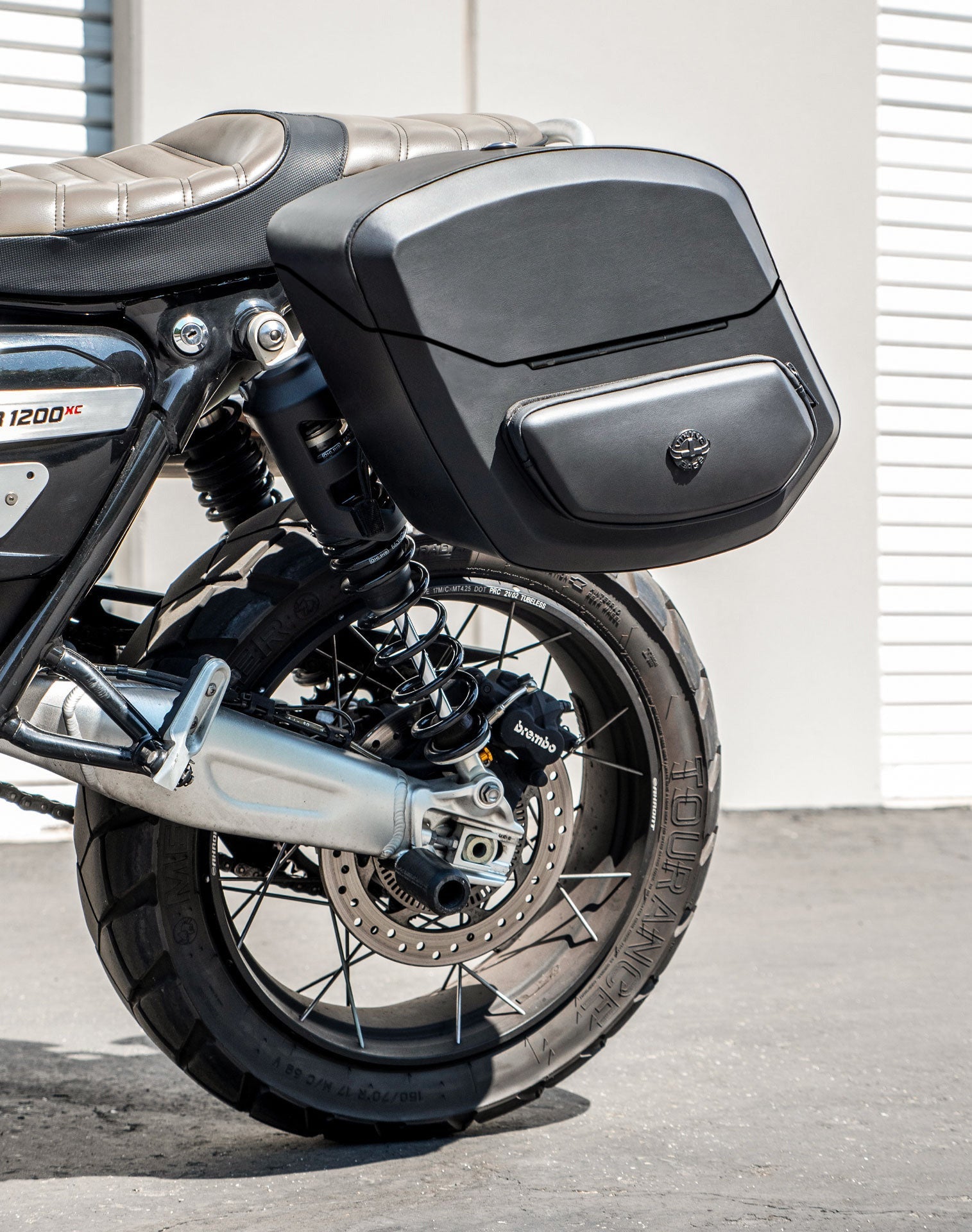 12L - Ironclad Quick Mount Medium Triumph Scrambler 1200 Hard Solo Alforja (Left Only)