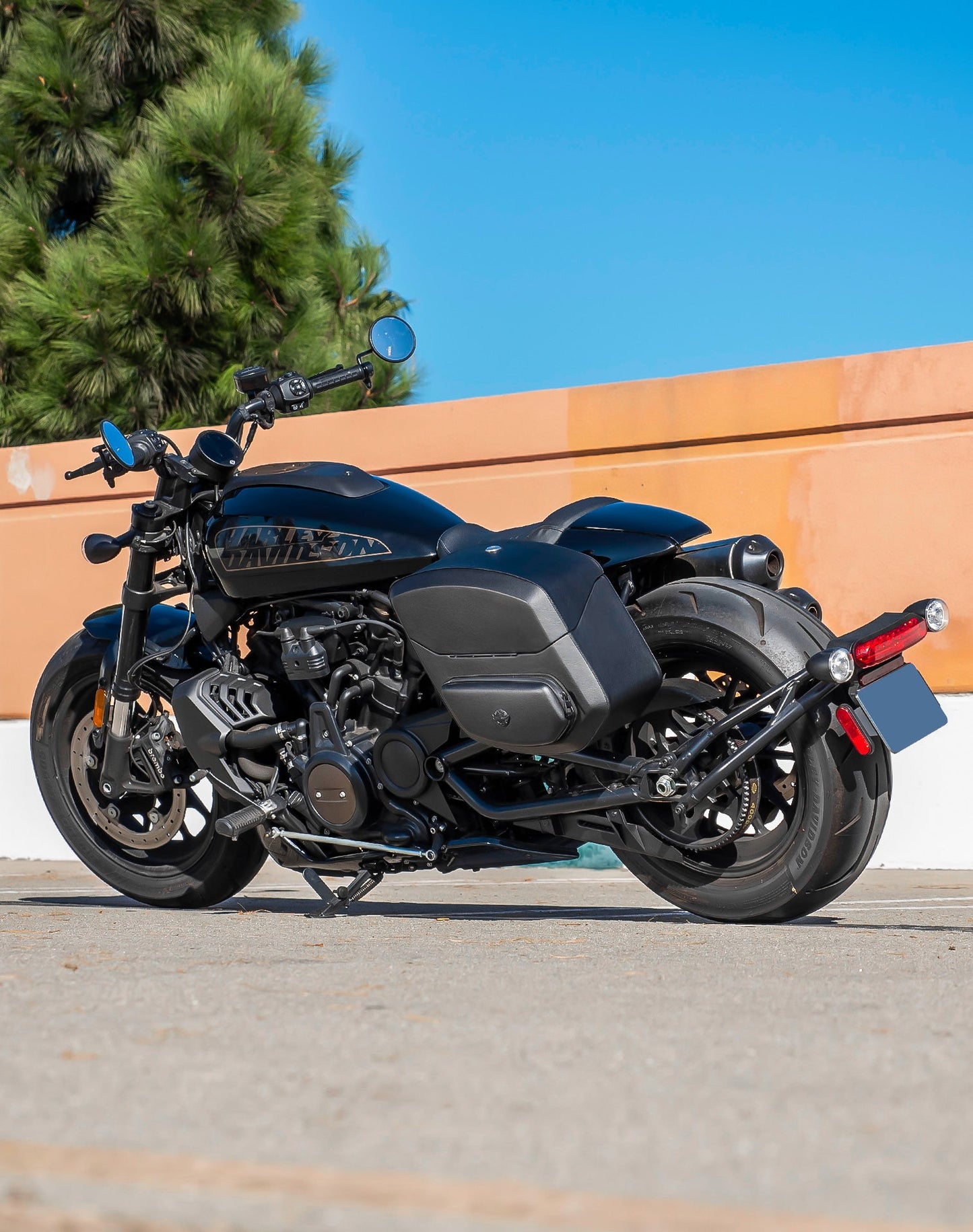 12L - Ironclad Quick Mount Medium Harley Sportster S (RH1250S) Hard Solo Alforja (Left Only)