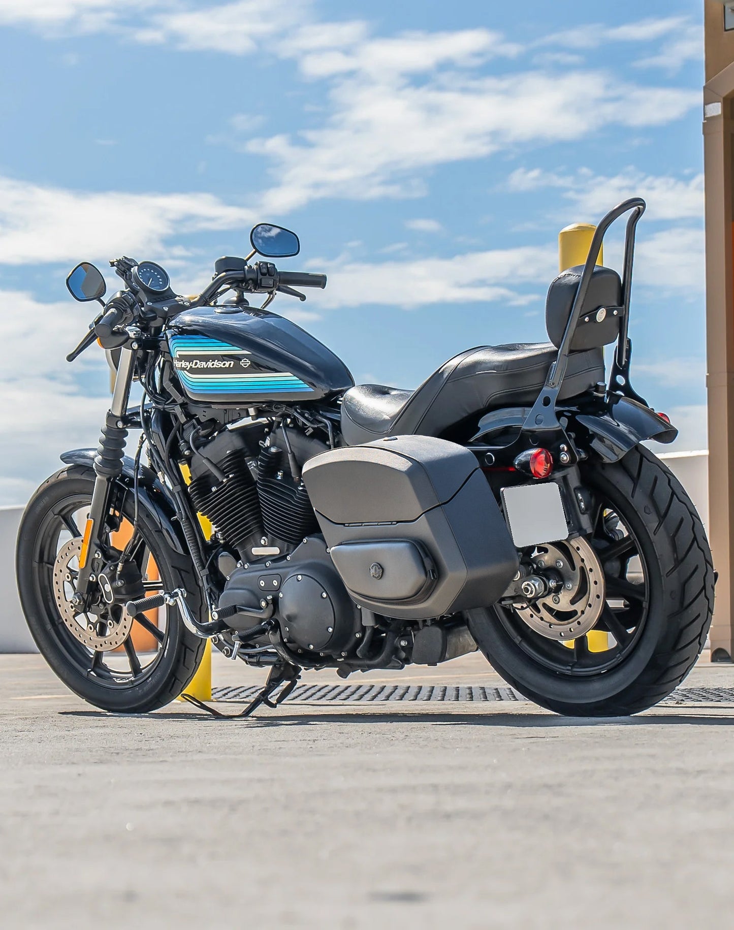 12L - Ironclad Quick Mount Medium Harley Sportster Iron 1200 XL1200NS Hard Solo Alforja (Left Only)