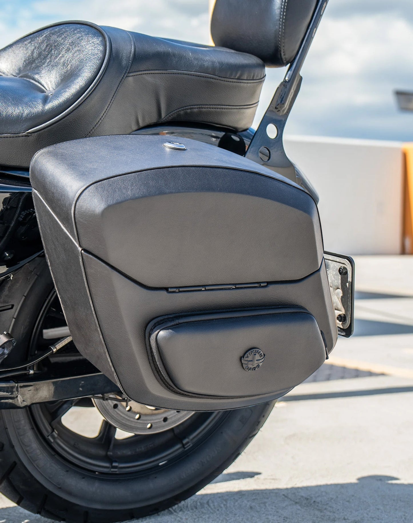 12L - Ironclad Quick Mount Medium Harley Sportster Iron 1200 XL1200NS Hard Solo Alforja (Left Only)