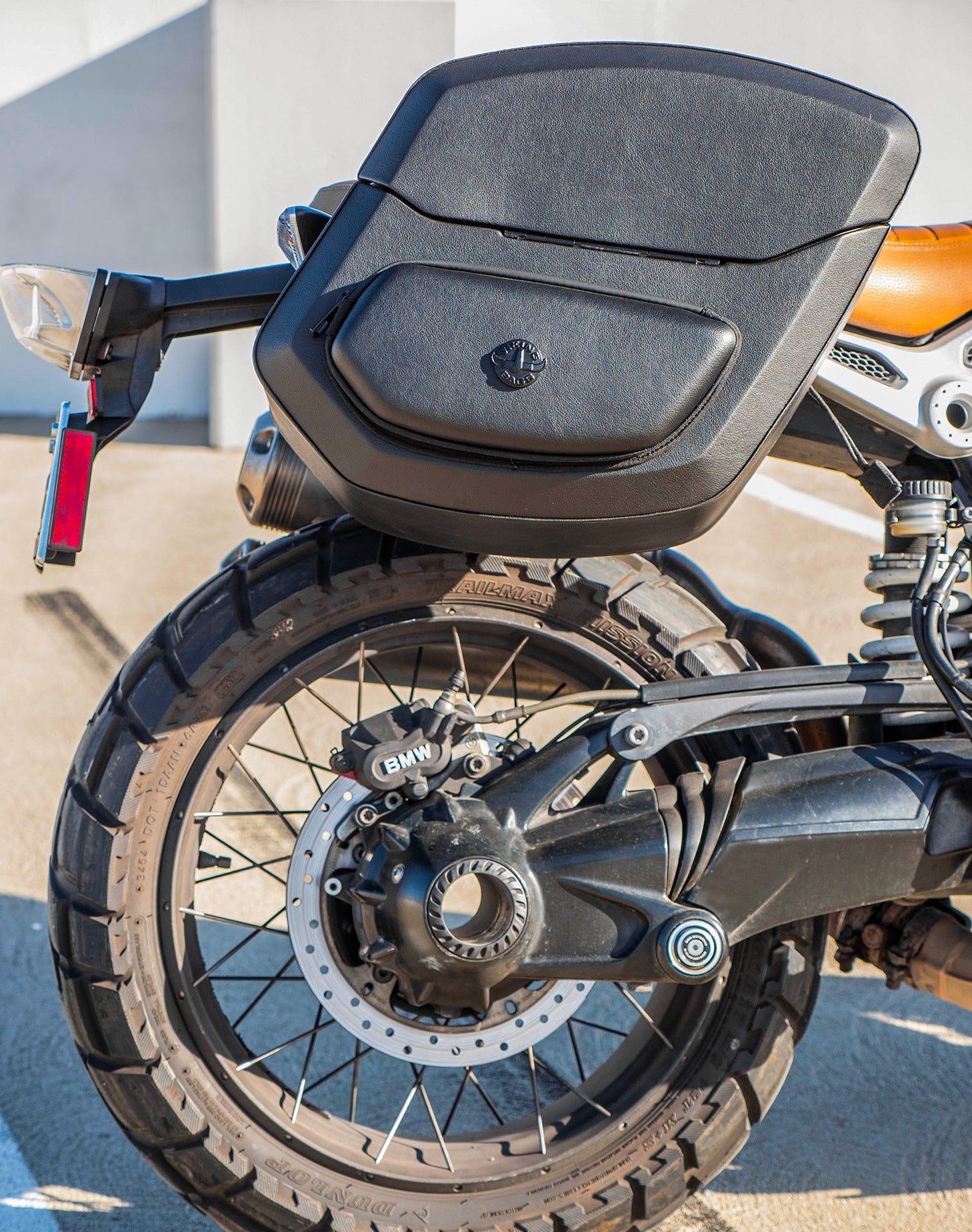 12L - Ironclad Quick Mount Medium BMW R nineT Hard Solo Alforja (Right Only)