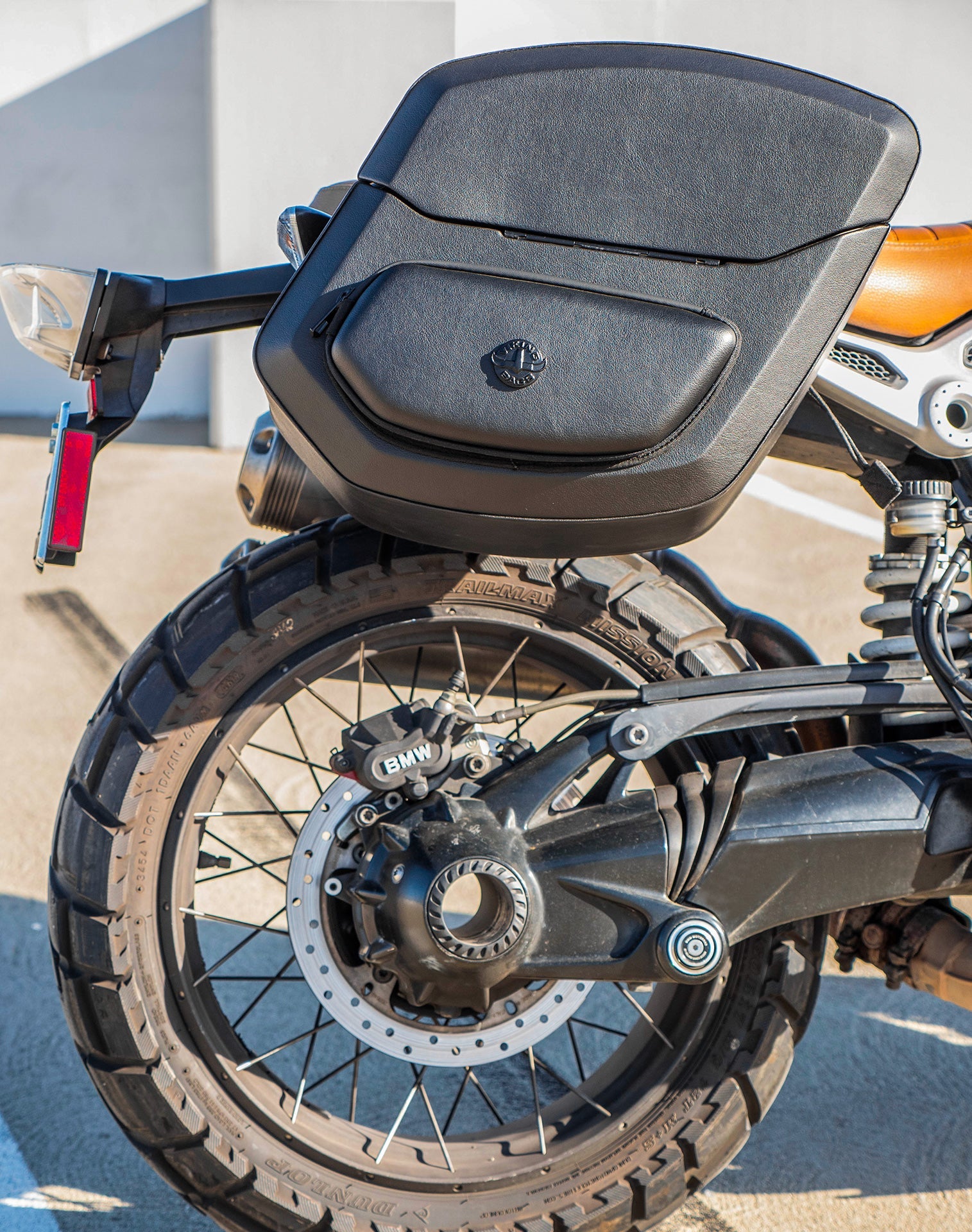 12L - Ironclad Quick Mount Medium BMW R nineT Hard Solo Alforja (Right Only)