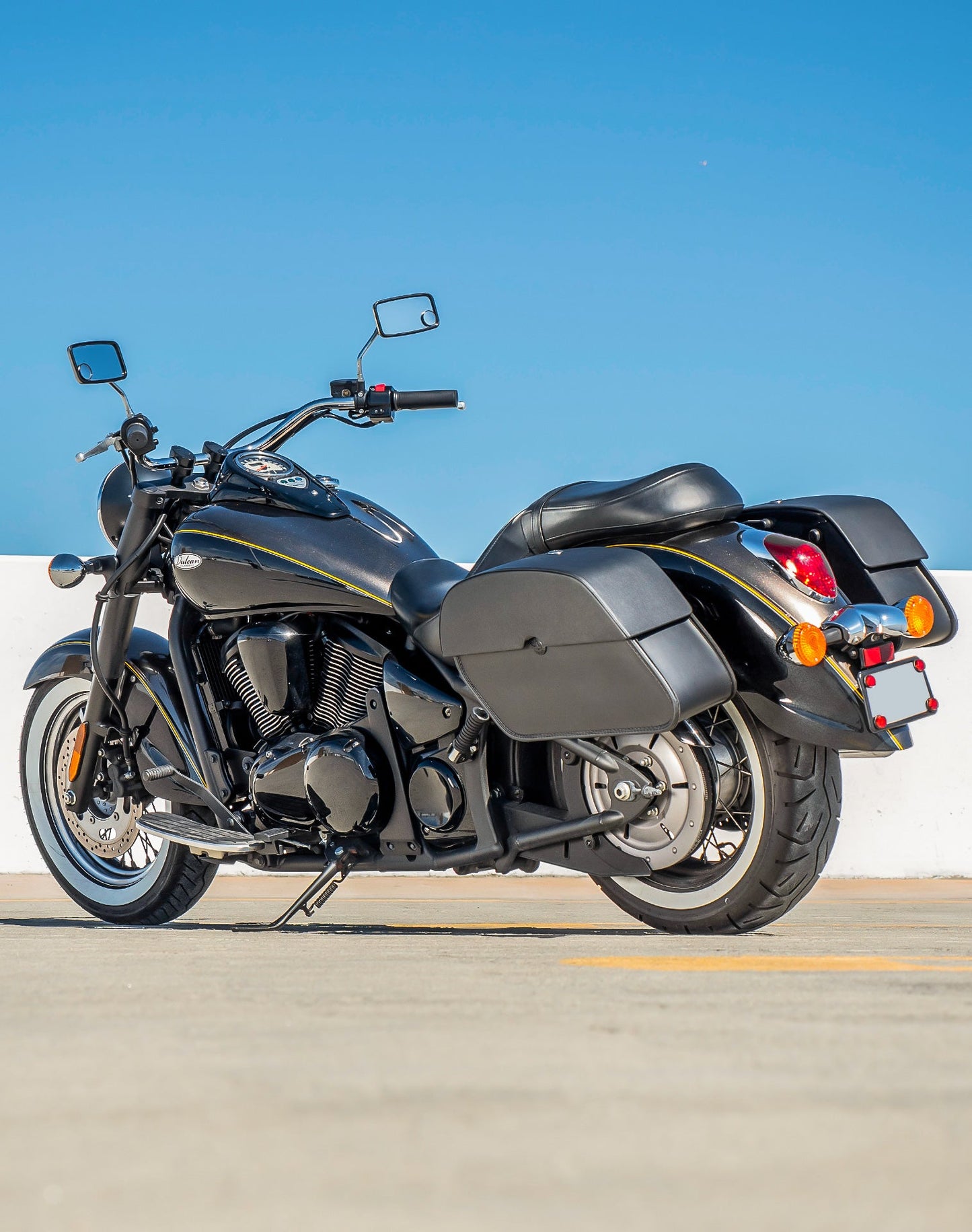 28L - Panzer Medium Quick Mount Kawasaki Vulcan 900 Classic VN900 Leather Alforjas