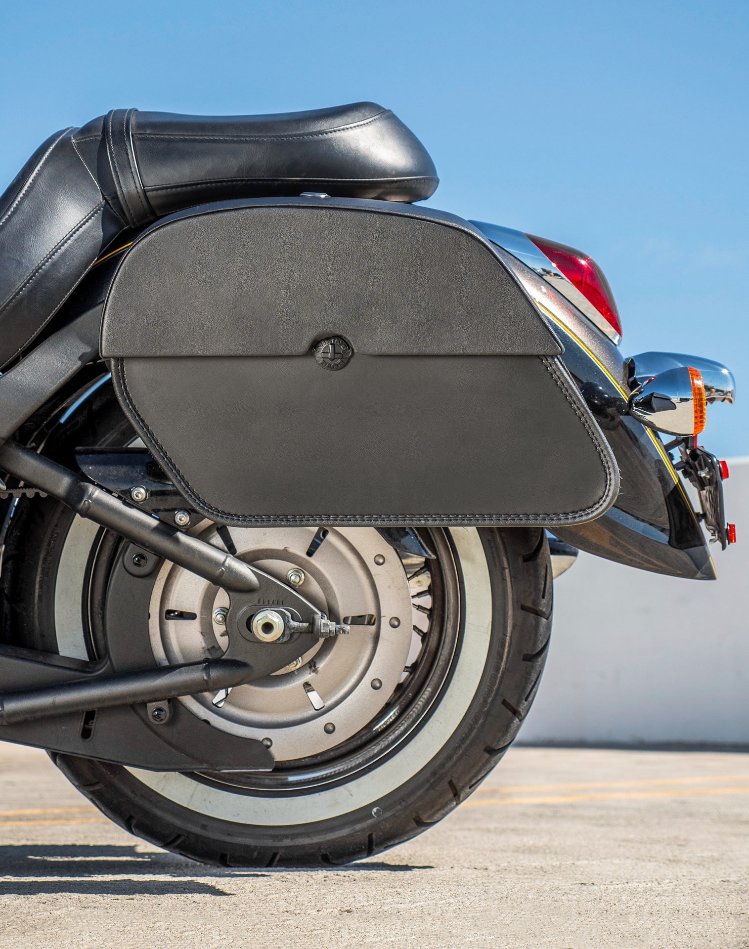 28L - Panzer Medium Quick Mount Kawasaki Vulcan 900 Classic VN900 Leather Alforjas