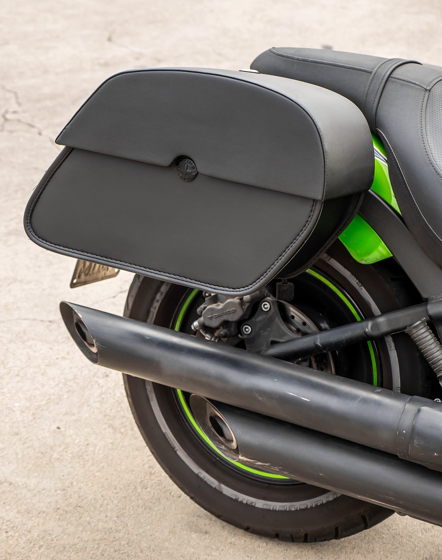 28L - Panzer Medium Quick Mount Kawasaki Vulcan 900 Custom VN900C Leather Alforjas