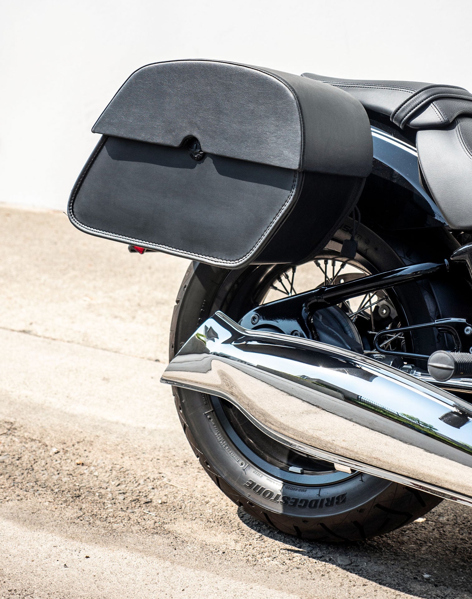 28L - Panzer Medium Quick Mount BMW R18 Leather Alforjas