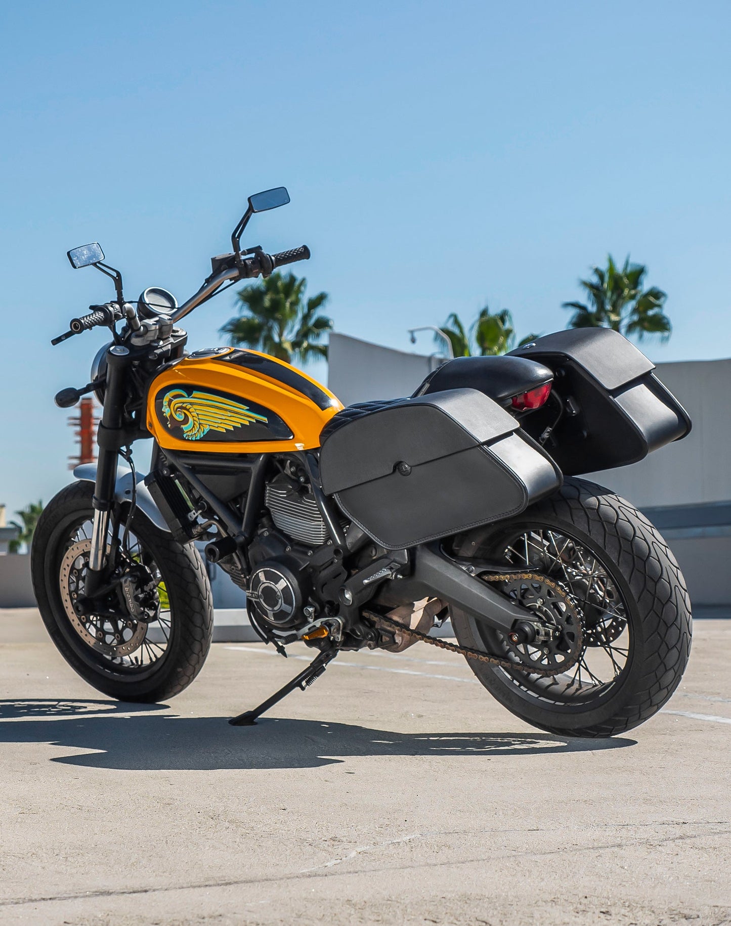 28L - Panzer Medium Quick Mount Ducati Scrambler (2014-17) Leather Alforjas