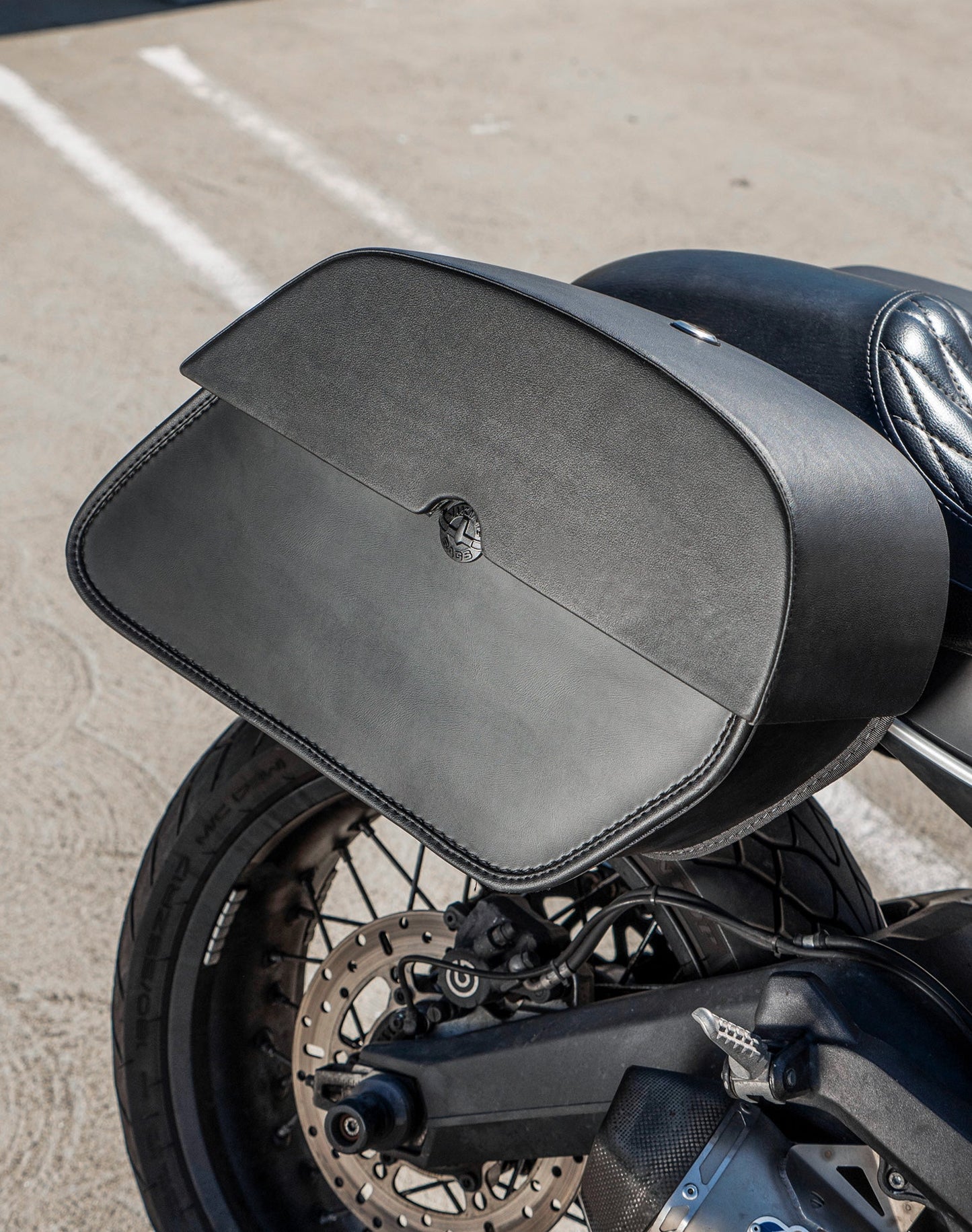 28L - Panzer Medium Quick Mount Ducati Scrambler (2014-17) Leather Alforjas