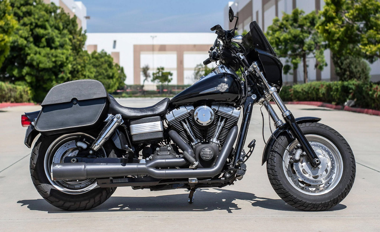 28L - Panzer Medium Quick Mount Leather Alforjas para Harley Davidson Dyna Fat Bob FXDF/SE