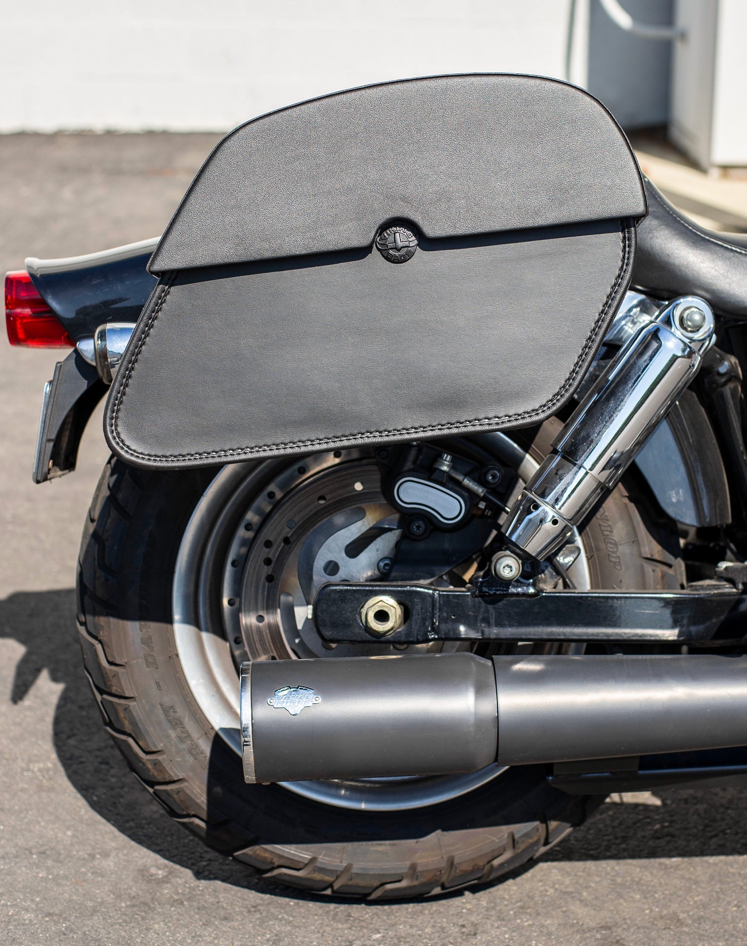 28L - Panzer Medium Quick Mount Leather Alforjas para Harley Davidson Dyna Fat Bob FXDF/SE