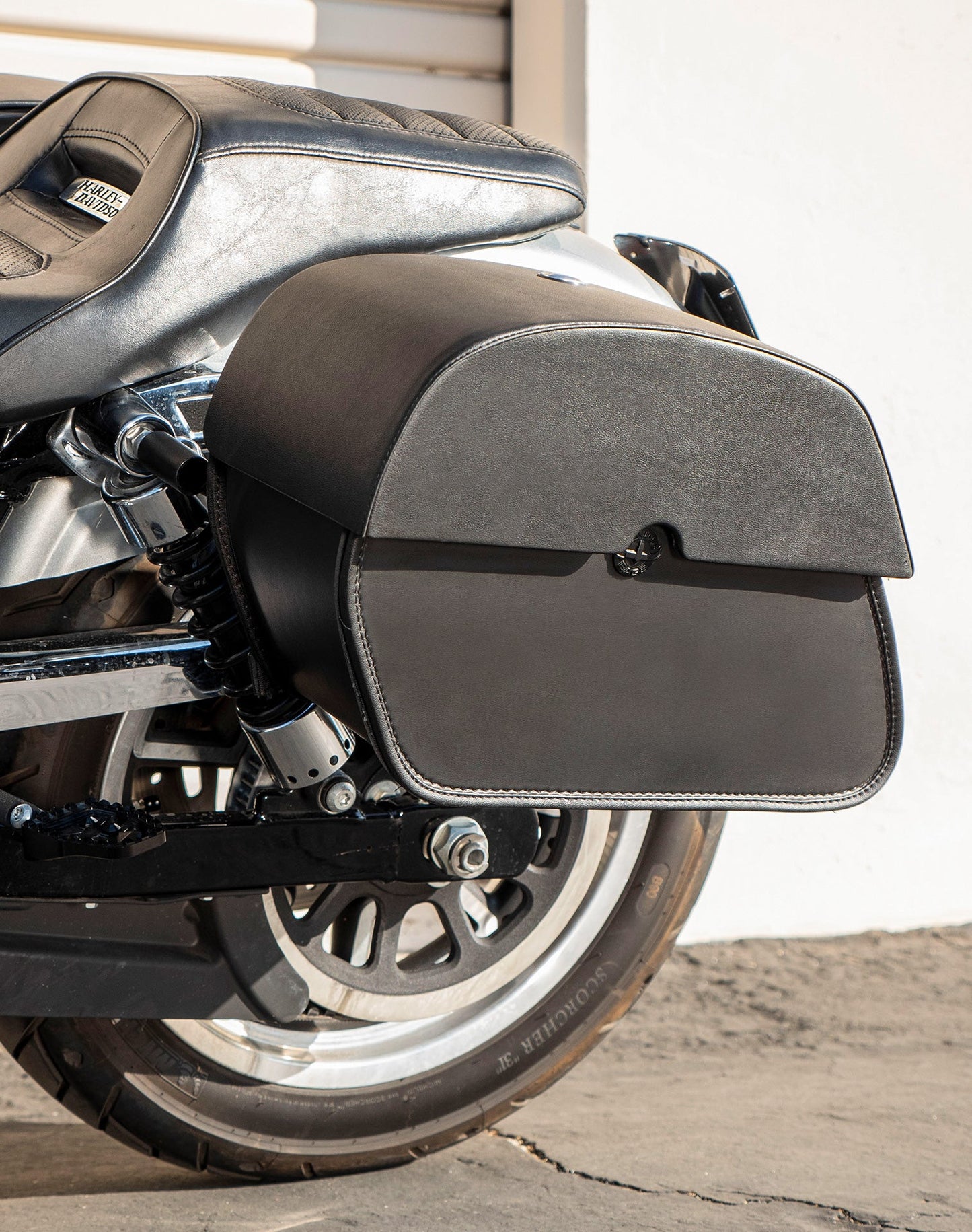 28L - Panzer Medium Quick Mount Leather Alforjas para Harley Davidson Dyna Low Rider FXDL/I