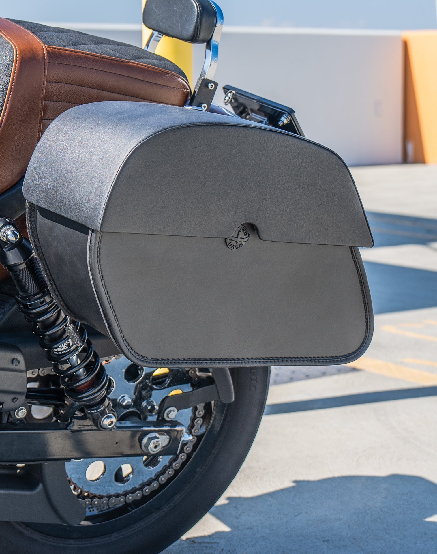 28L - Panzer Medium Quick Mount Leather Alforjas para Harley Dyna Super Glide FXD/I